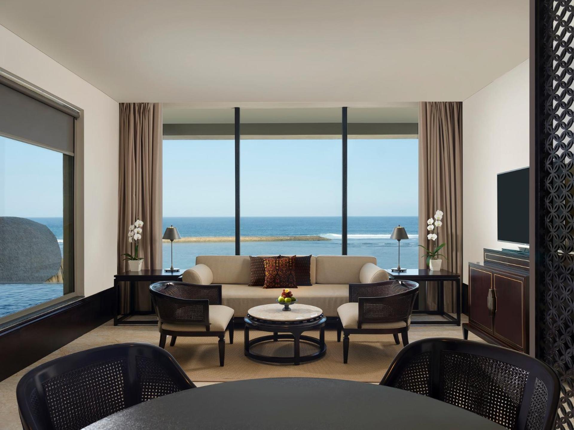 Oceanfront Prestige Suite photo 3