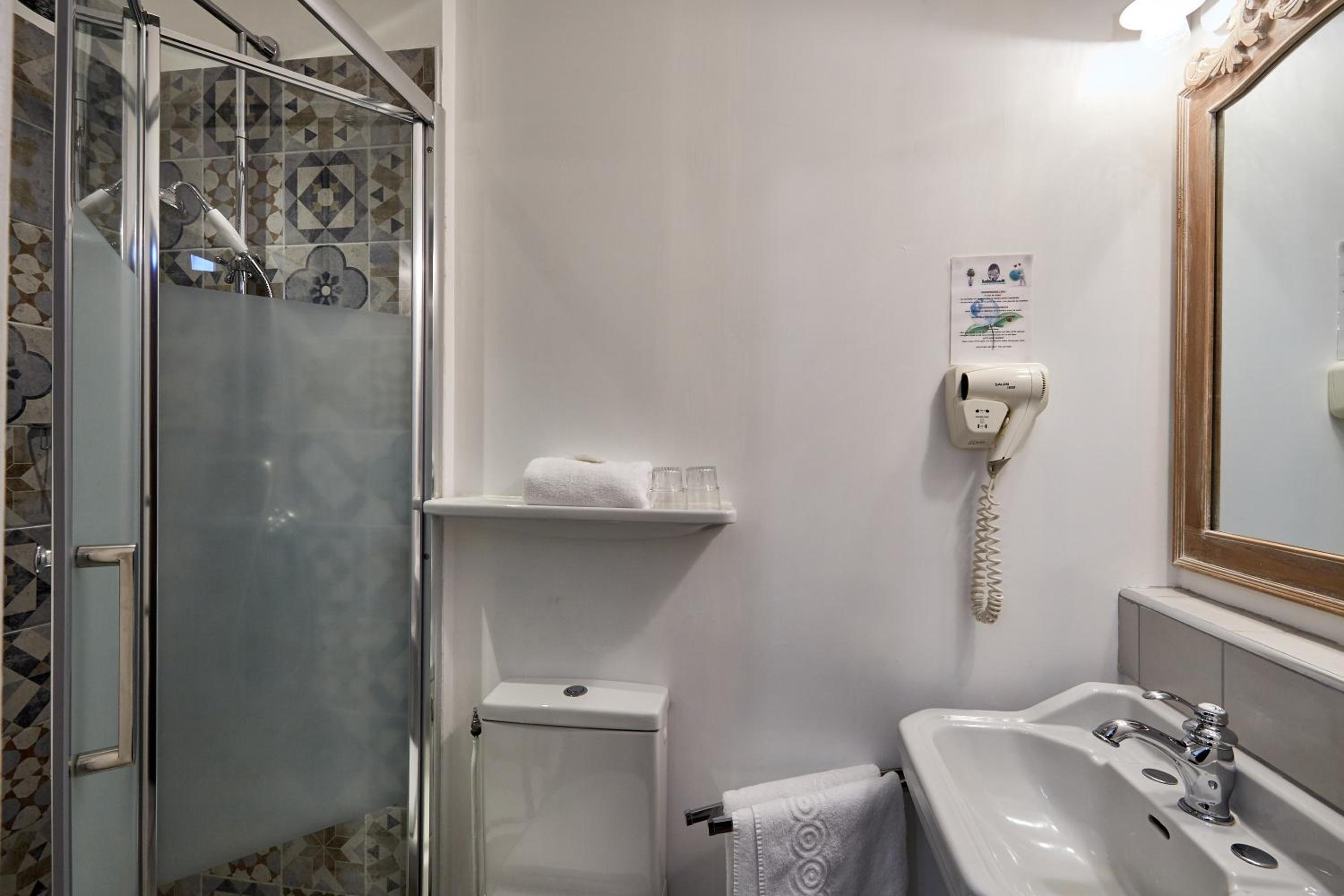 Double Room - Photo 7