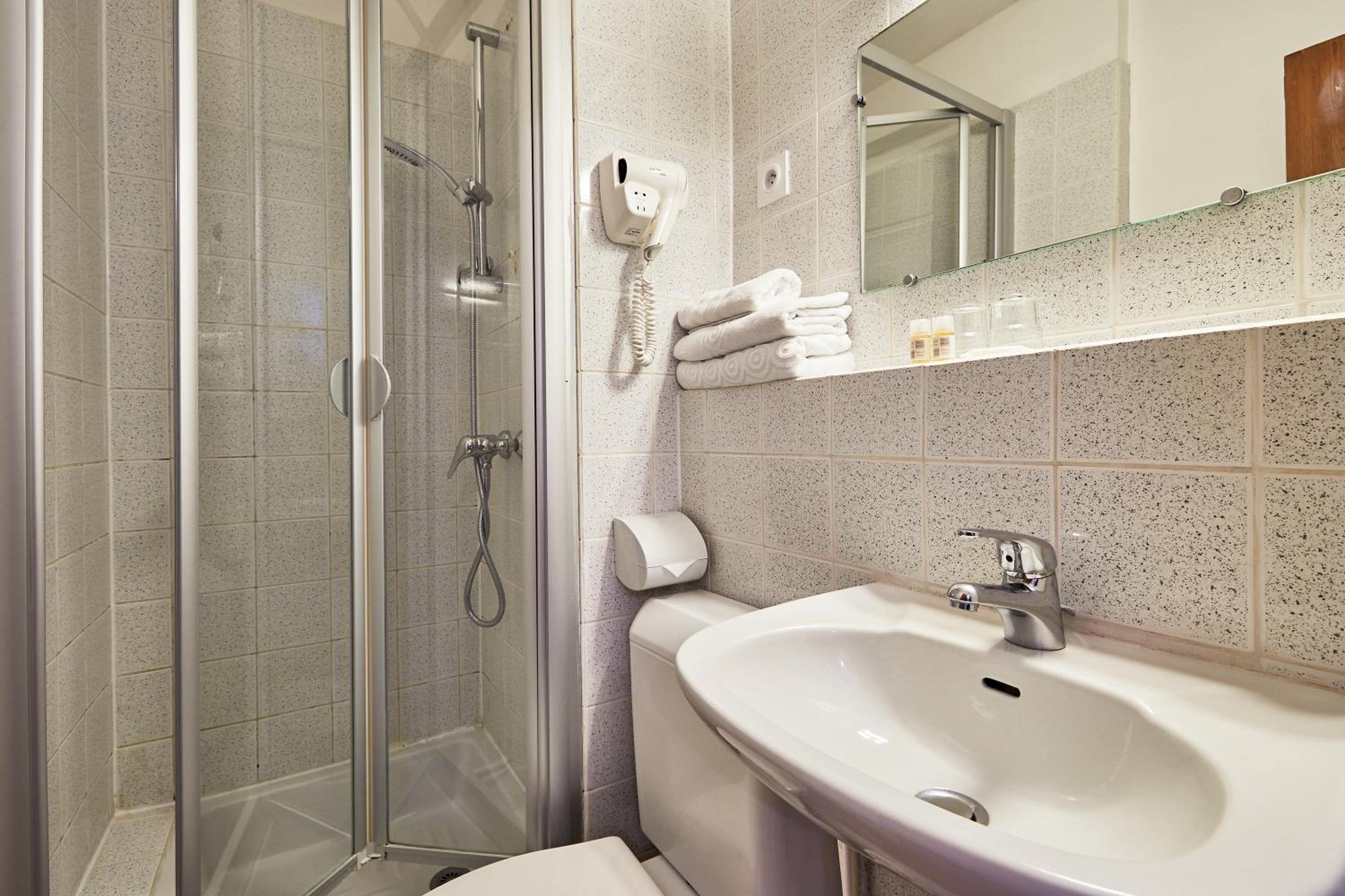Double Room - Photo 5