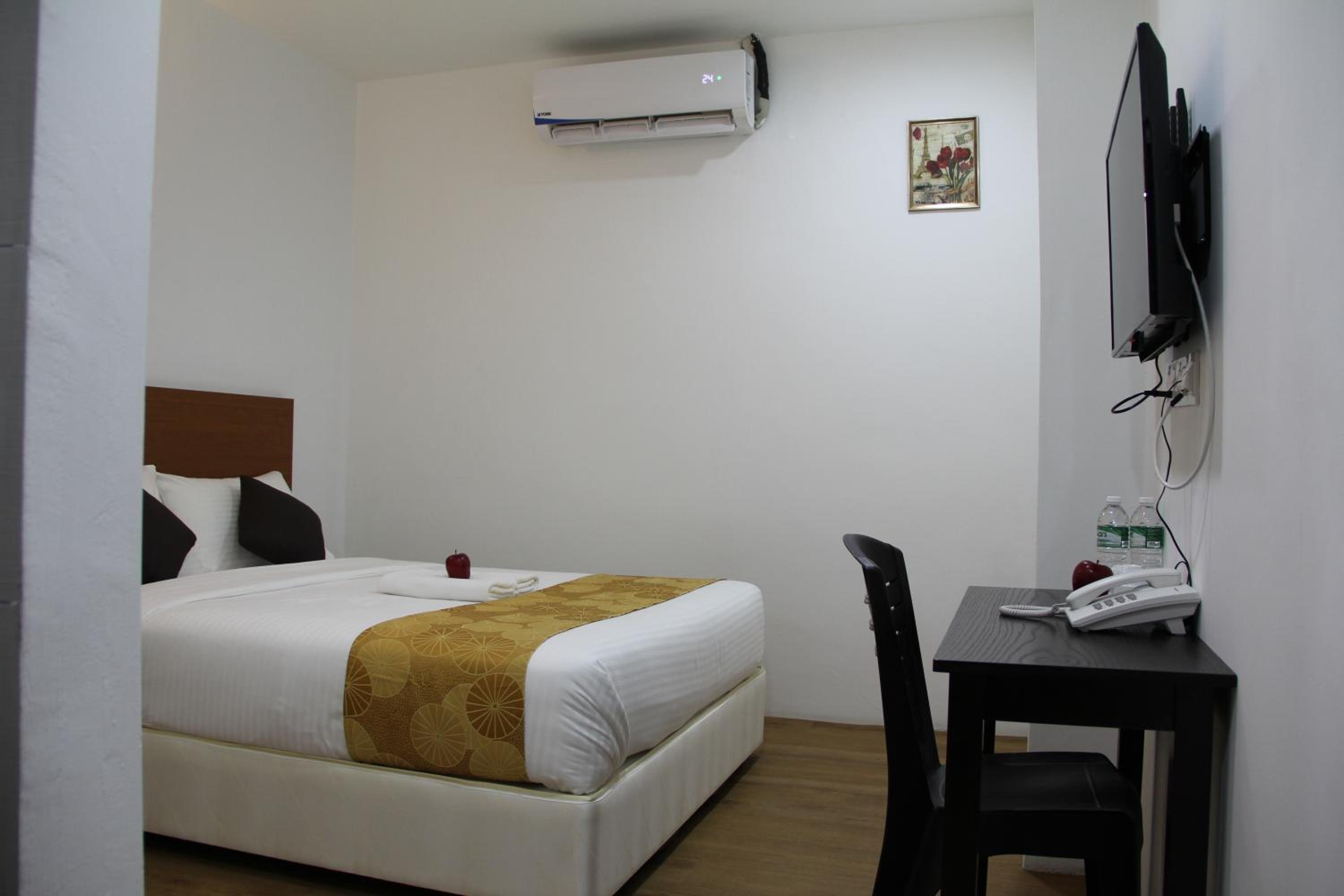 Deluxe Queen Room - Photo 2