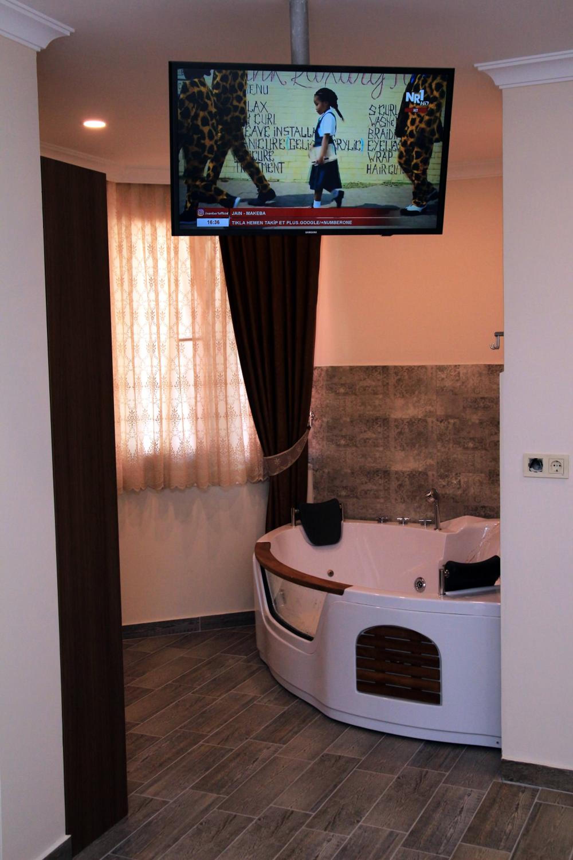 Deluxe Suite photo 3