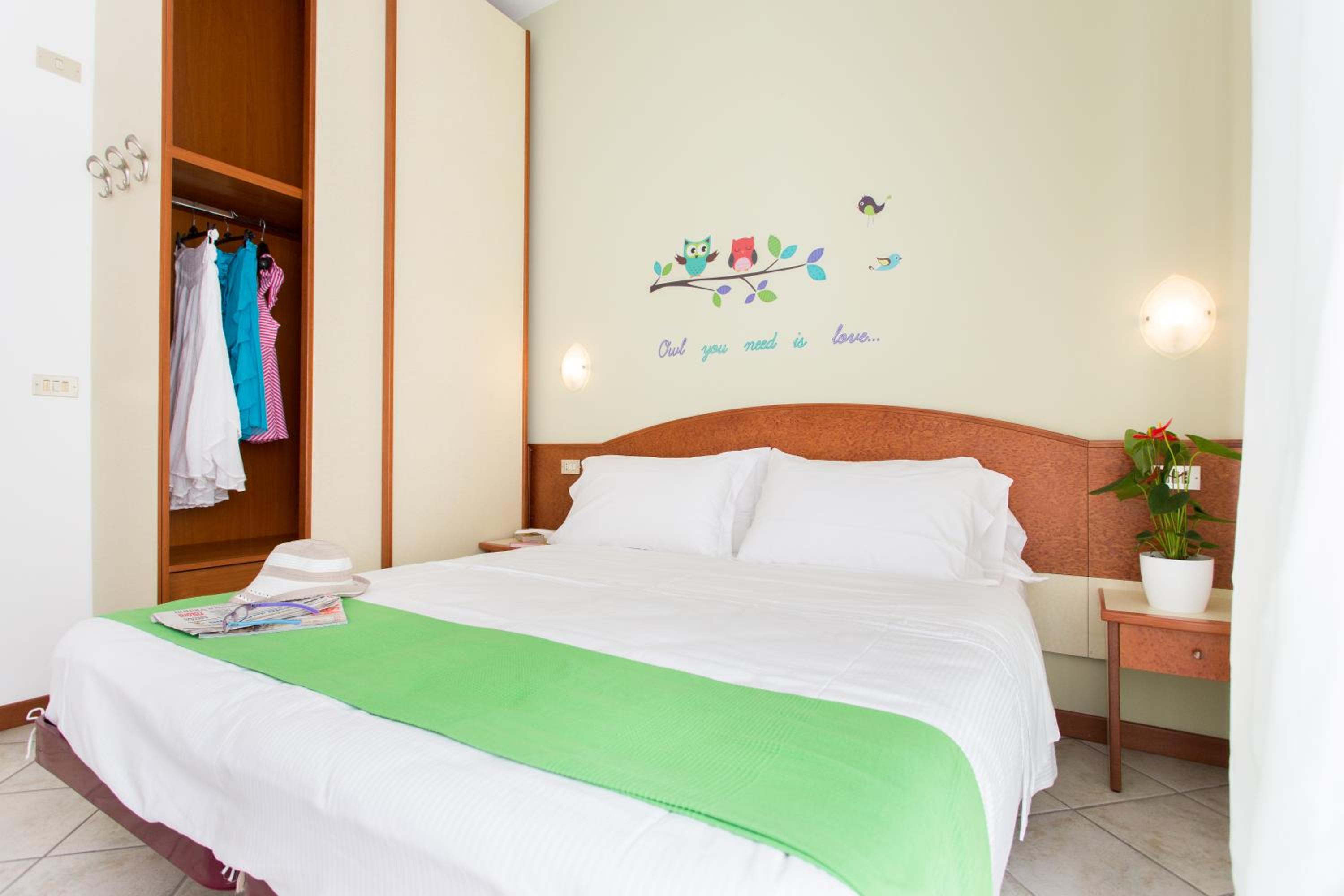 Double or Twin Room - Photo 7