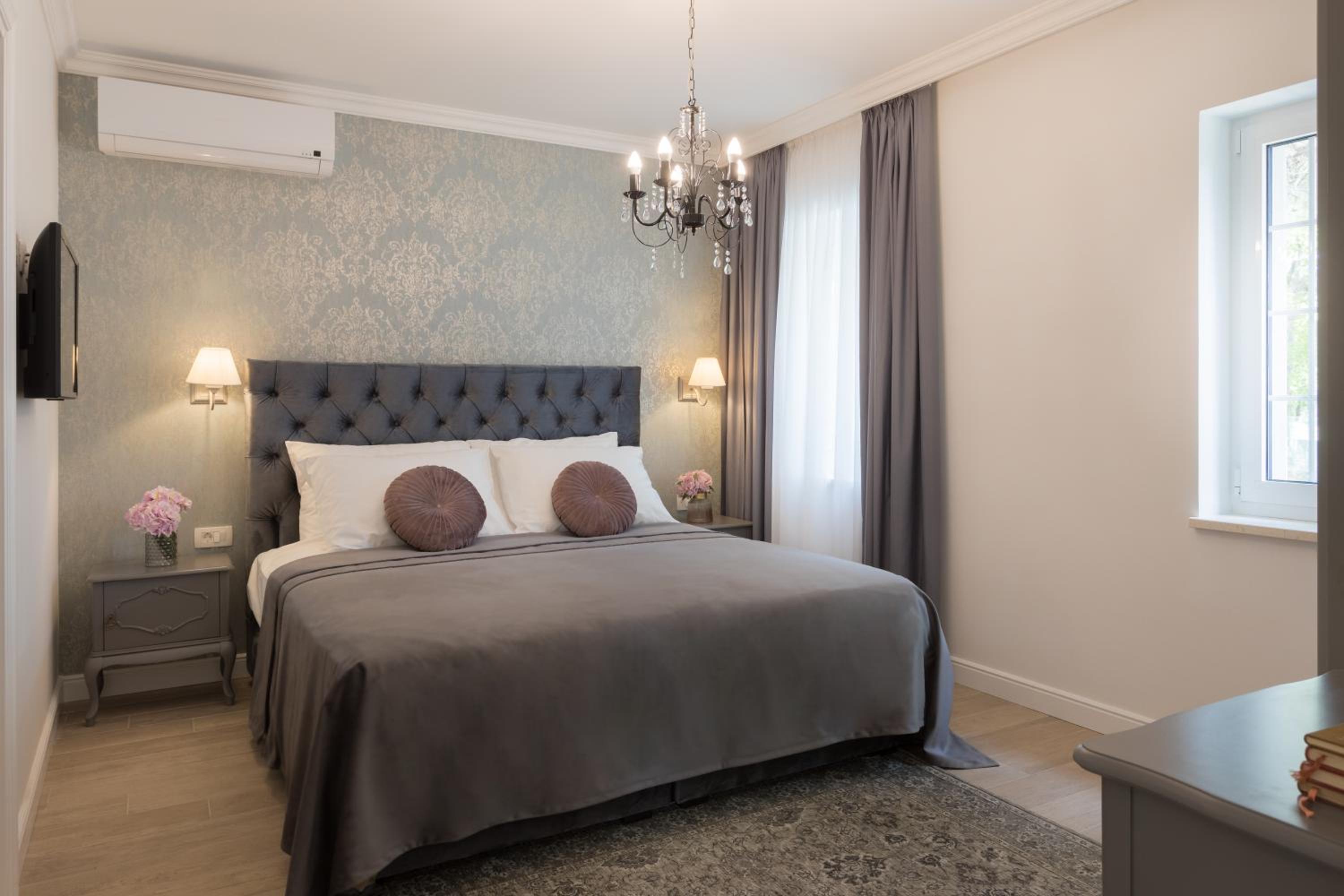 Three-Bedroom Apartment with Terrace - Ground Floor 