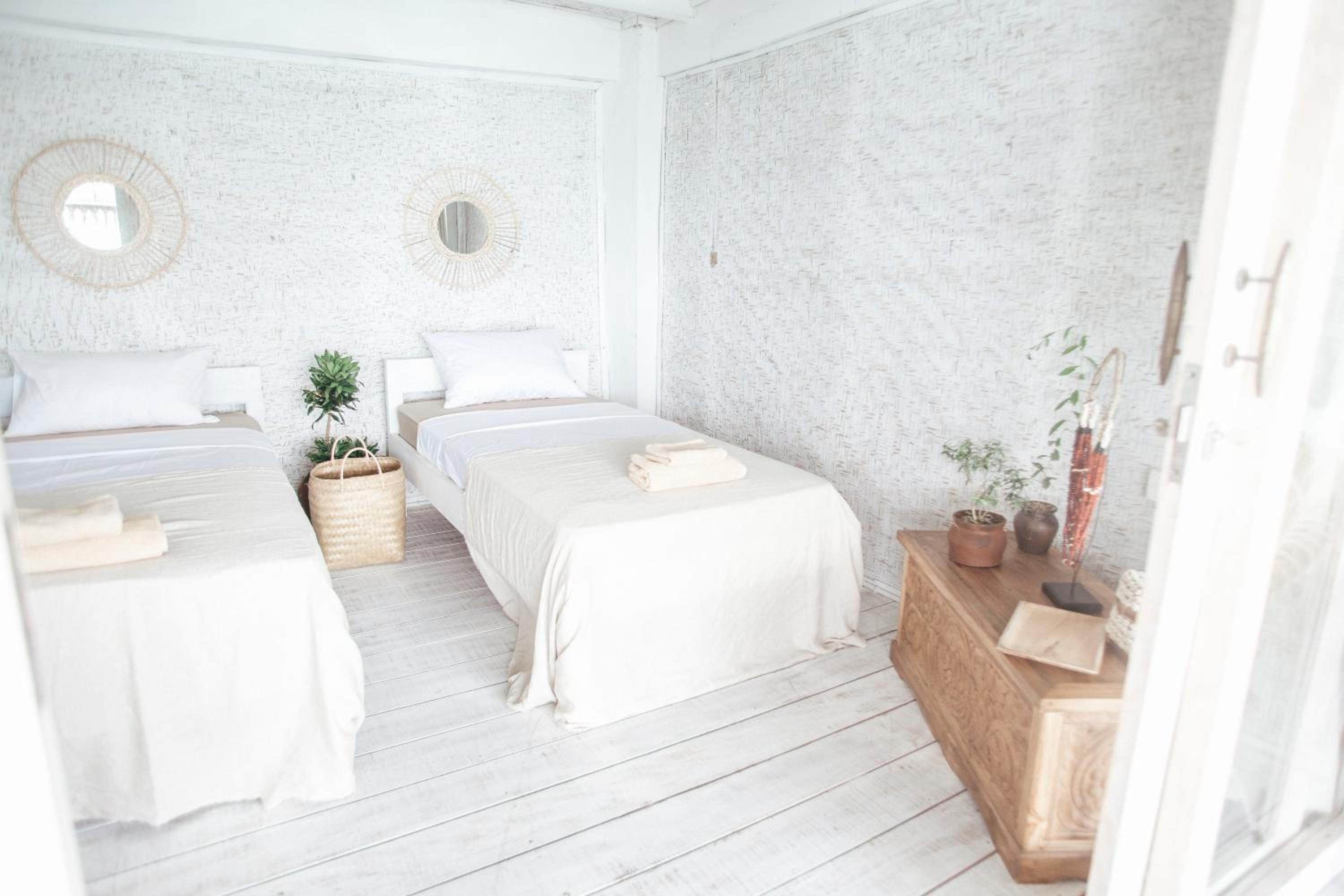 Single Bed in Twin Dorm with shared and Mixed Room