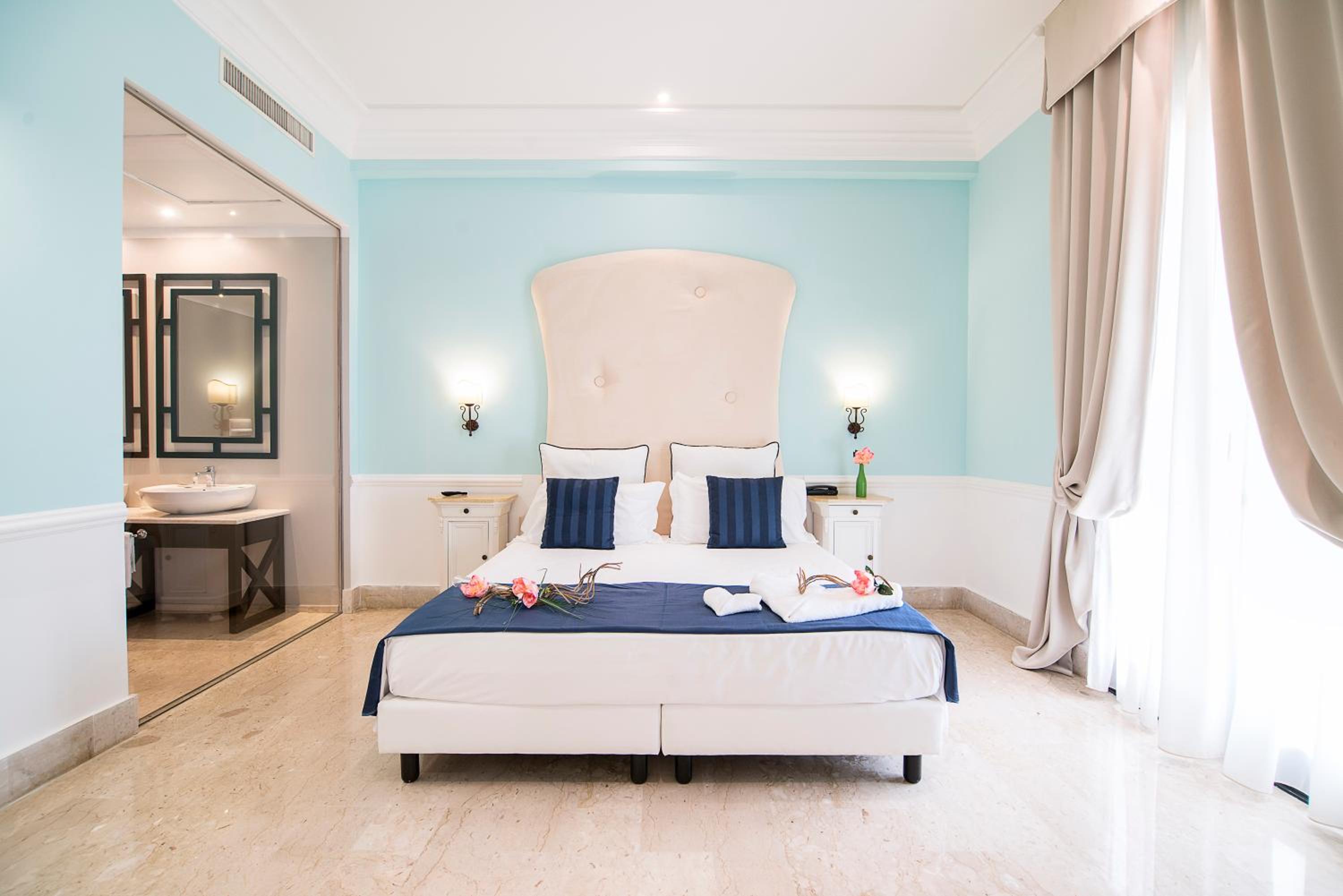 Suite - Photo 11