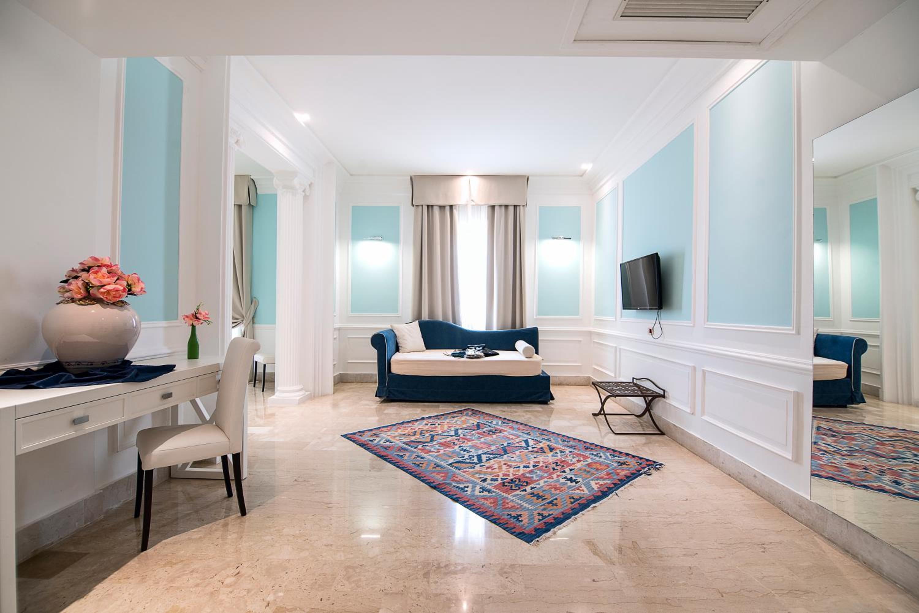 Suite - Photo 14
