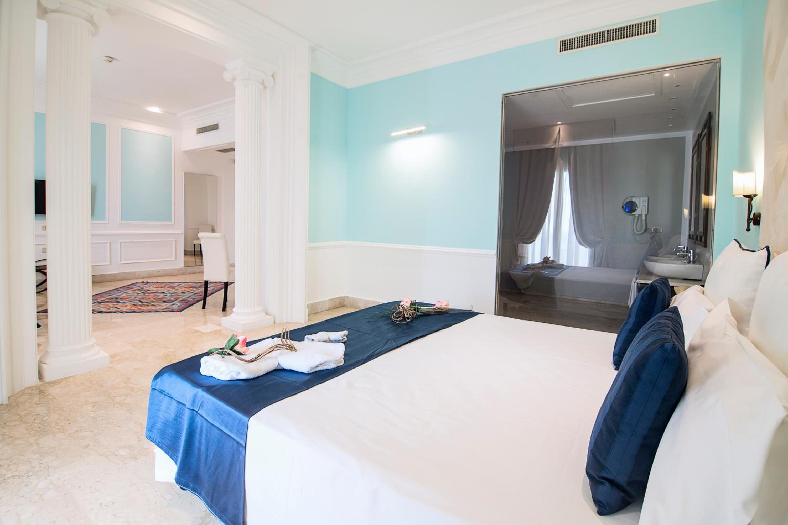 Suite - Photo 10