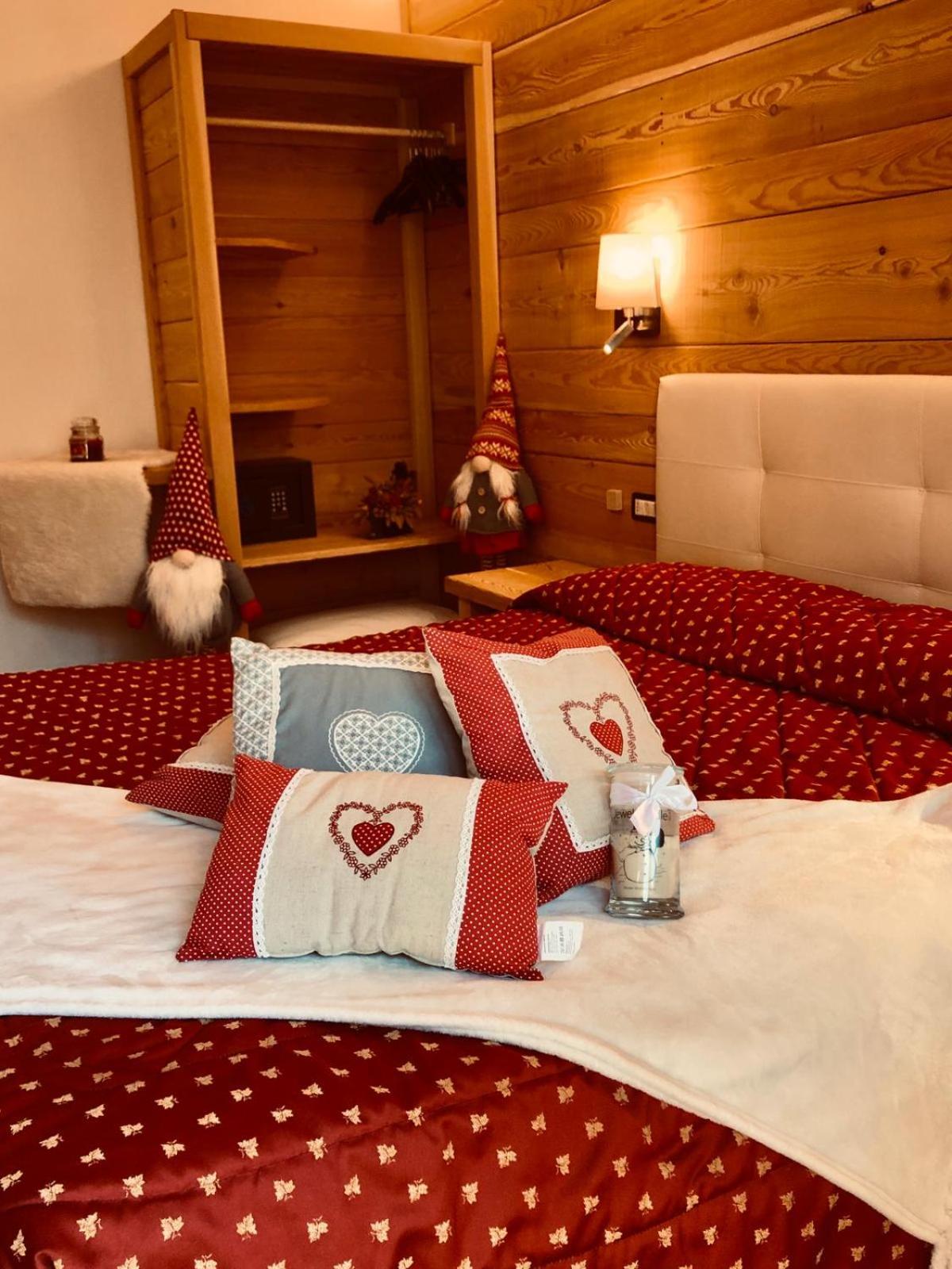 Double or Twin Room - Photo 9