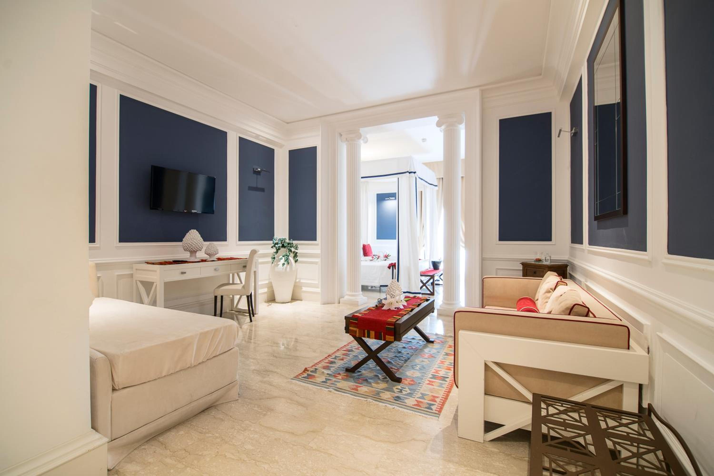 Suite - Photo 3