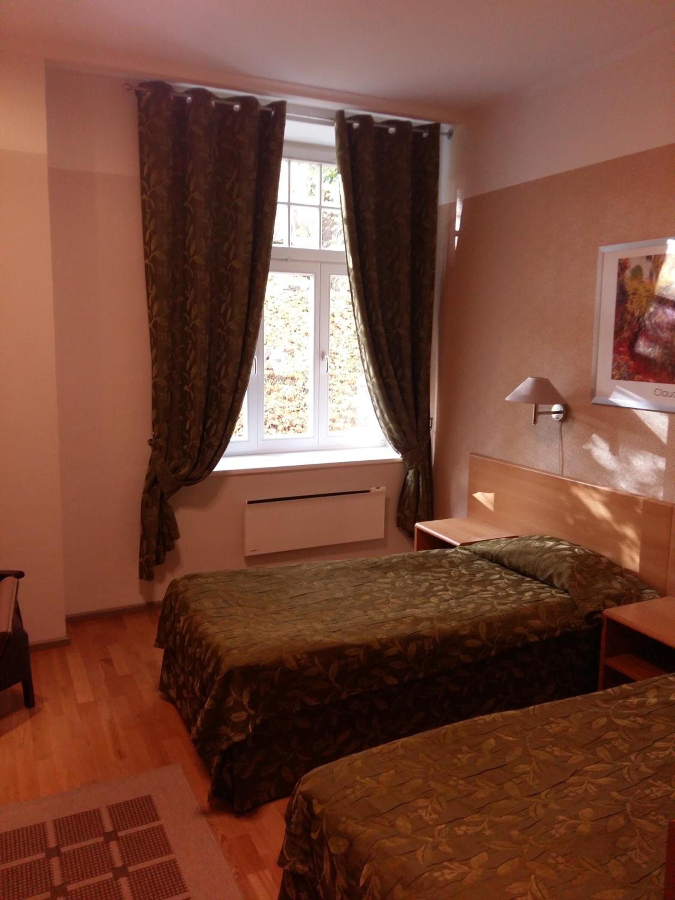 Twin Room - Photo 2