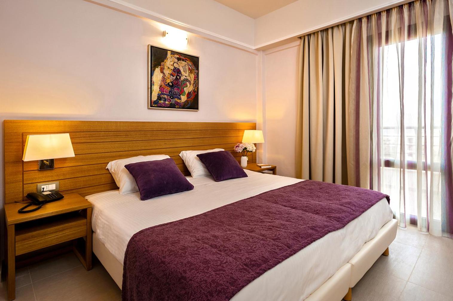 Double Room with Pool or Garden View - Photo 21