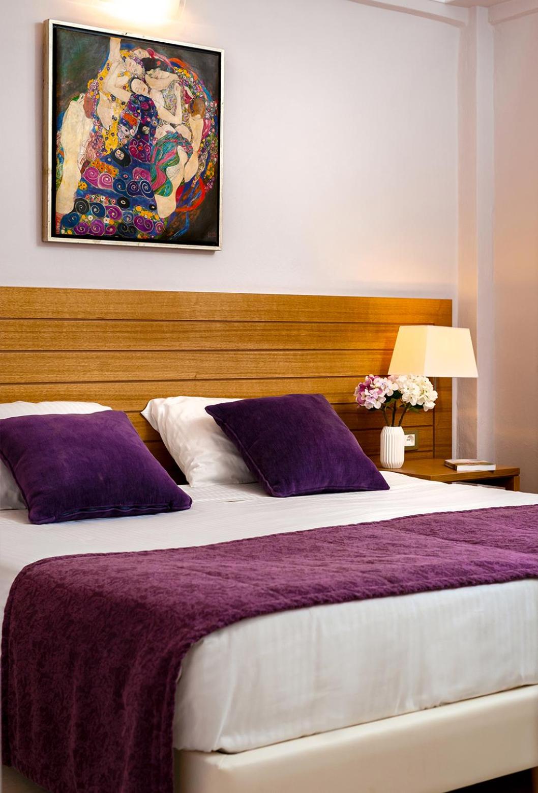 Double Room with Pool or Garden View - Photo 22