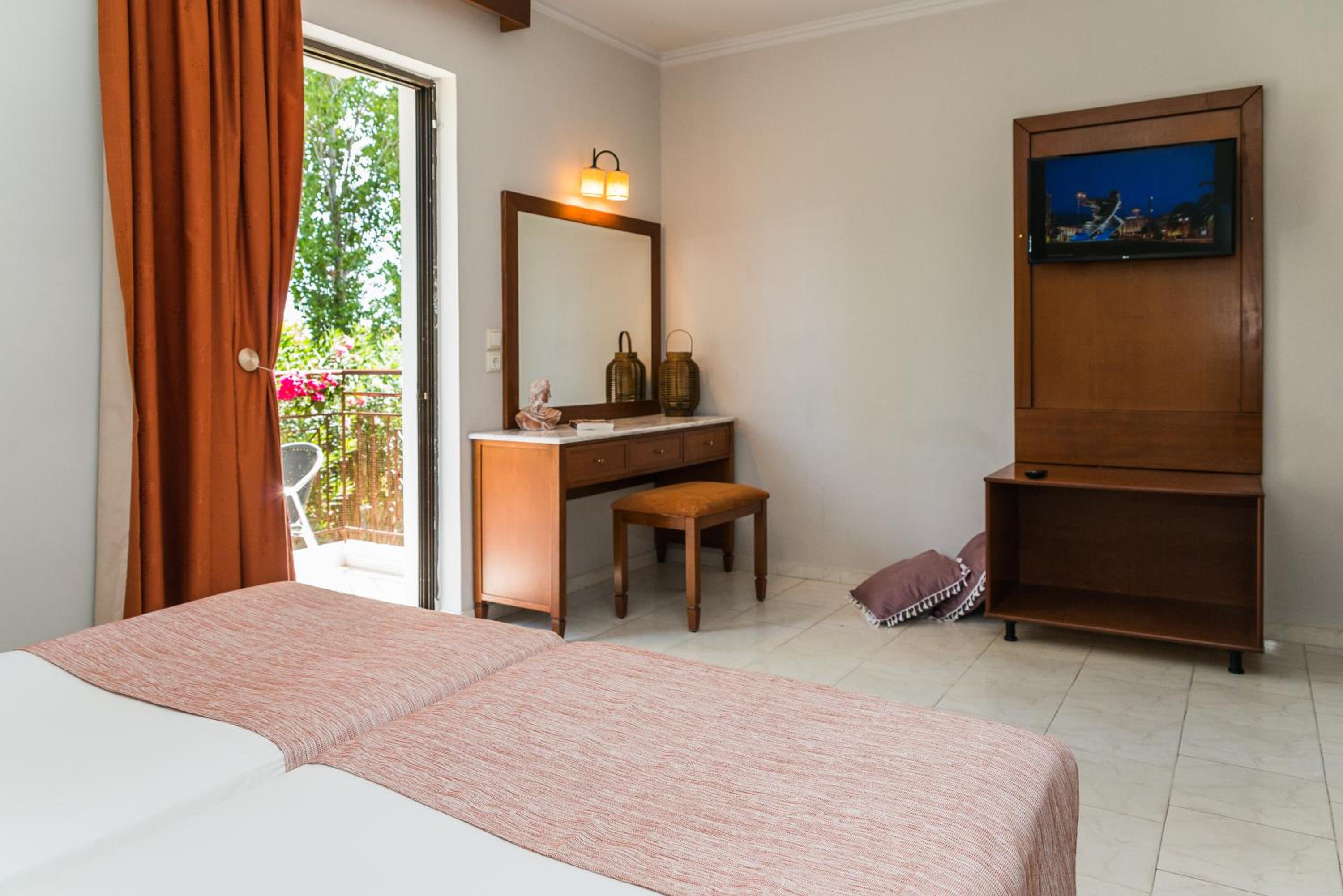 Standard Triple Studio