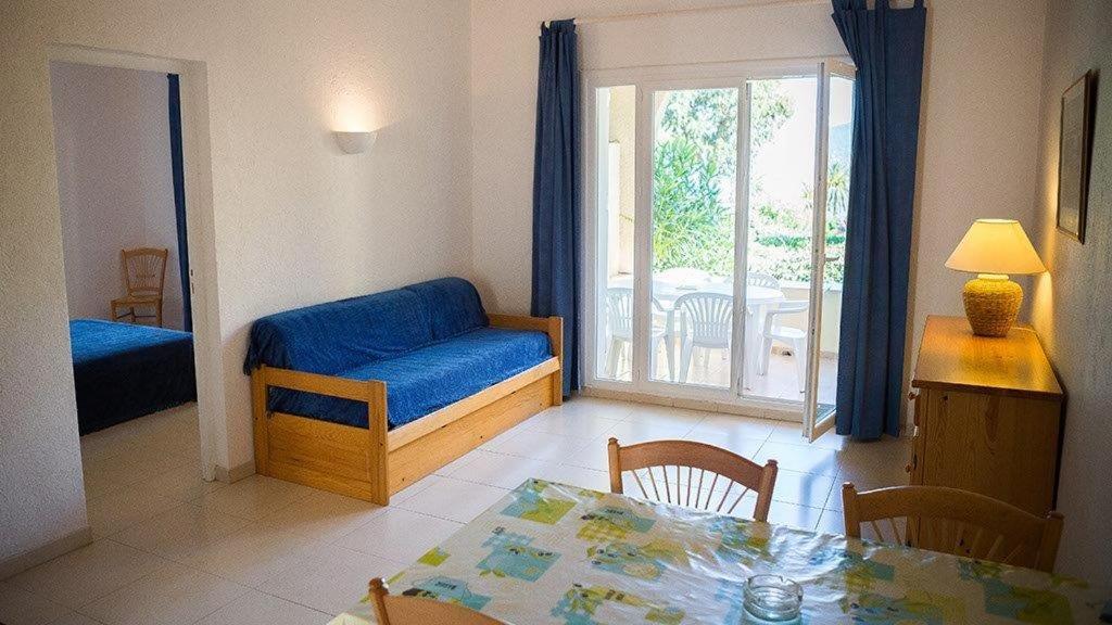 Apartment with Garden View