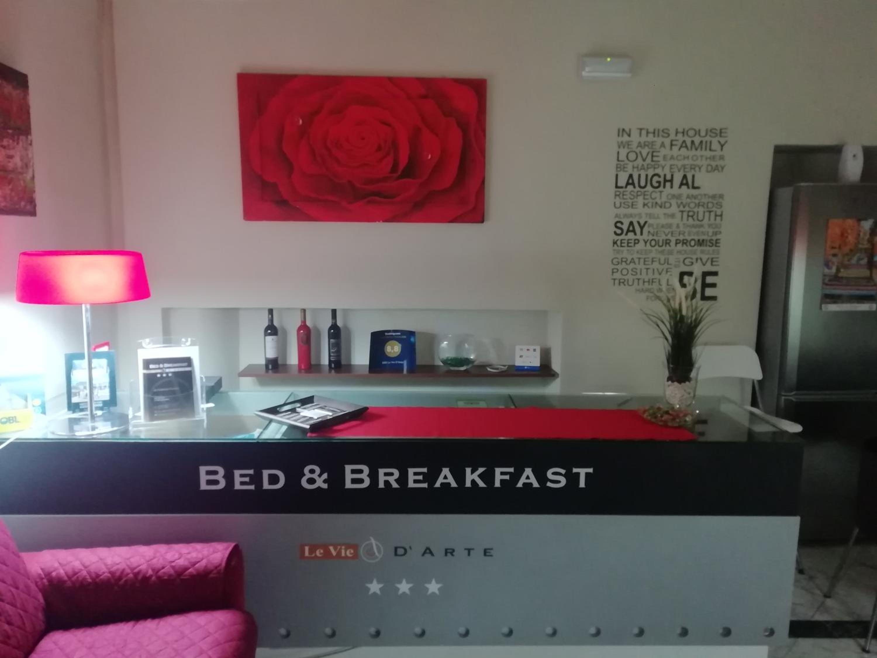 Double Room with Balcony - Photo 16