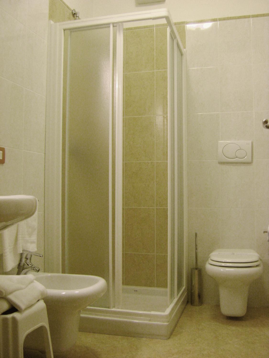 Double or Twin Room - Photo 3