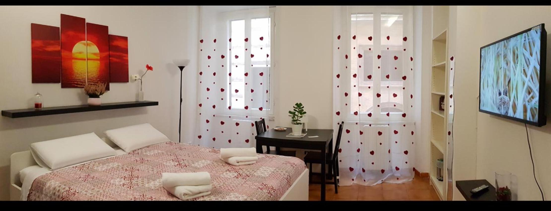 King Room with Private External Bathroom - Photo 4
