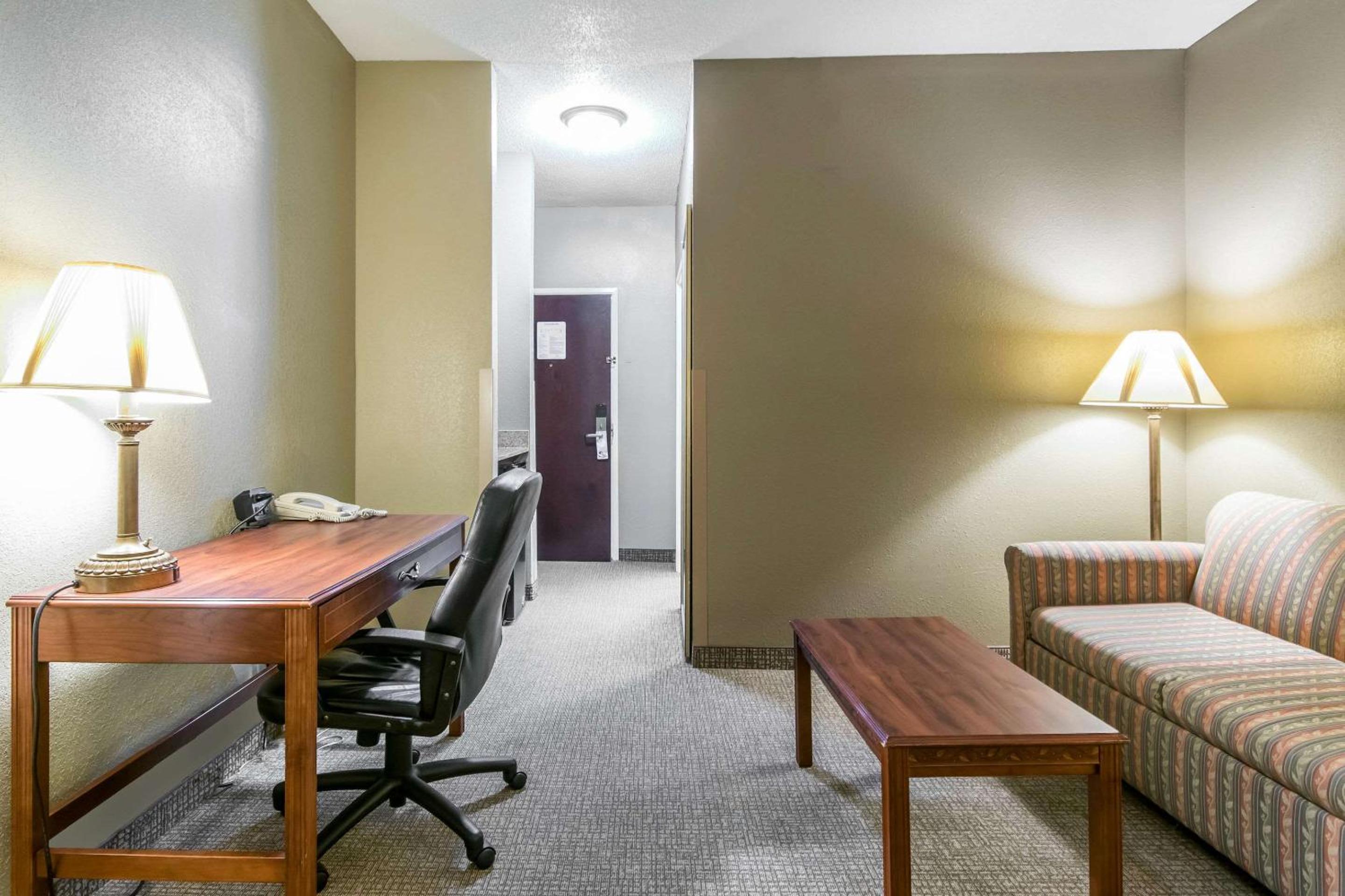 King Suite - Non-Smoking - Photo 1
