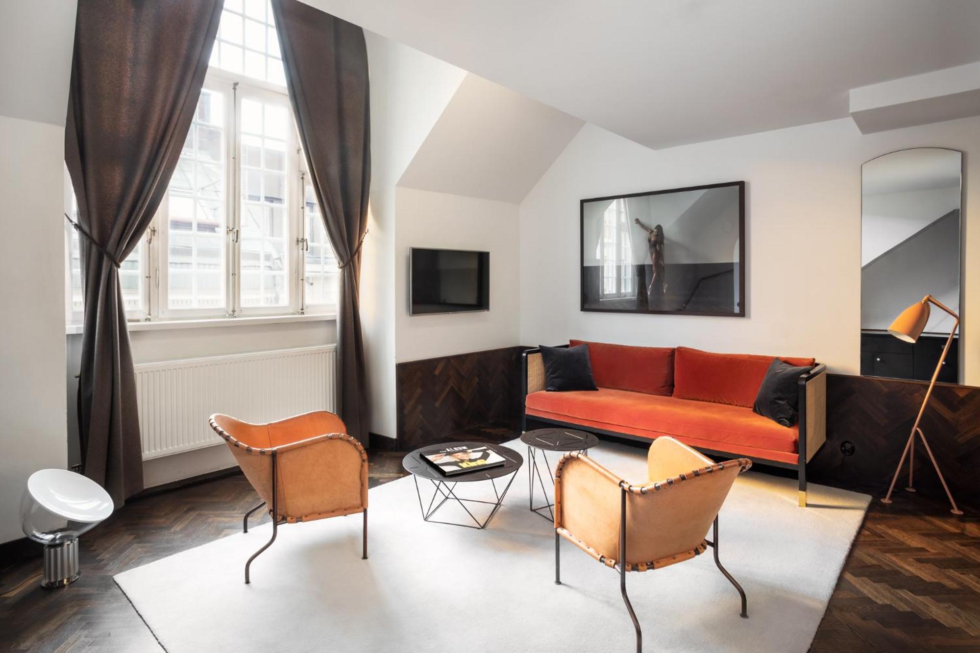 Deluxe King Suite photo 3