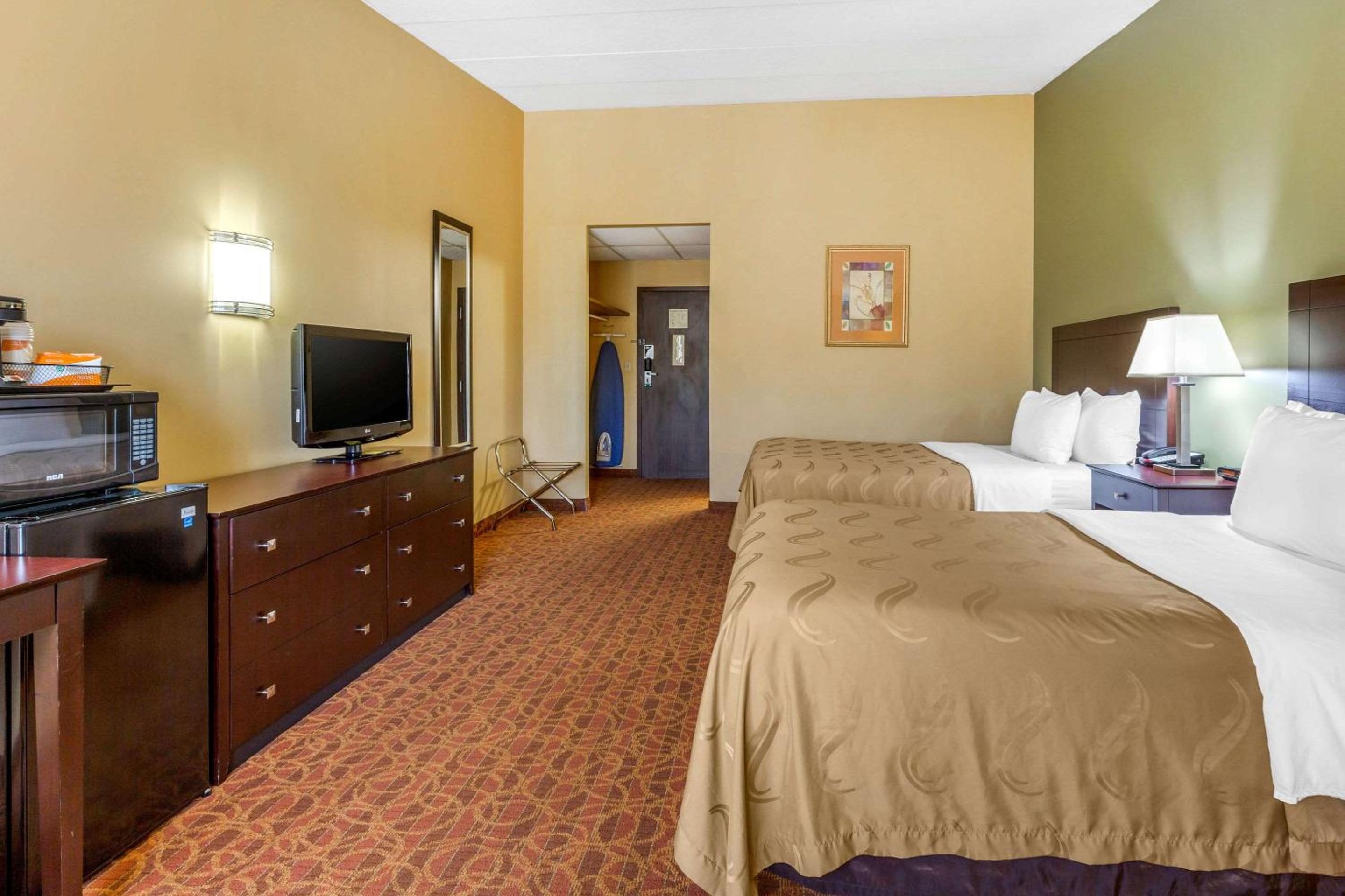 Double Room with Two Double Beds - Non-Smoking - Photo 2