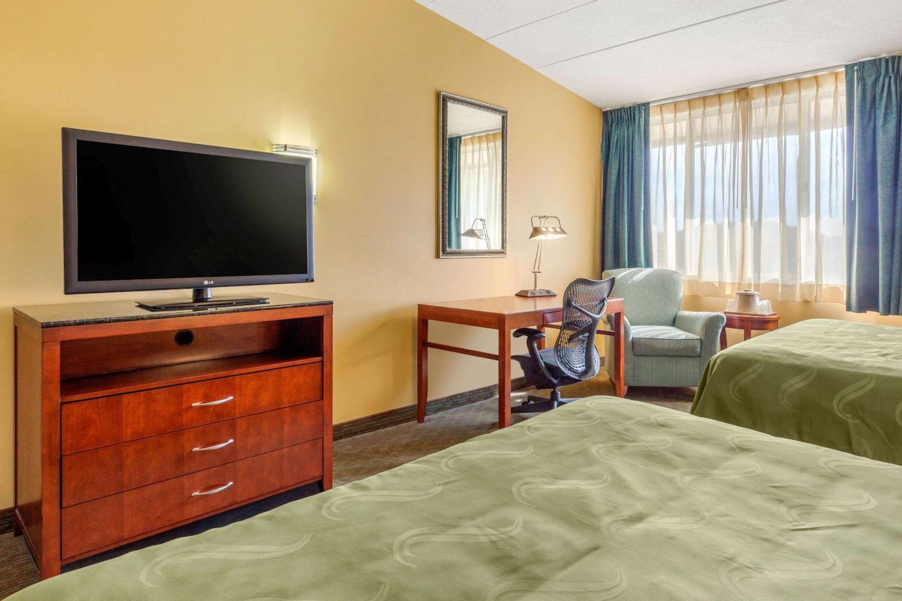 Queen Room with Two Queen Beds - Non-Smoking - Photo 1