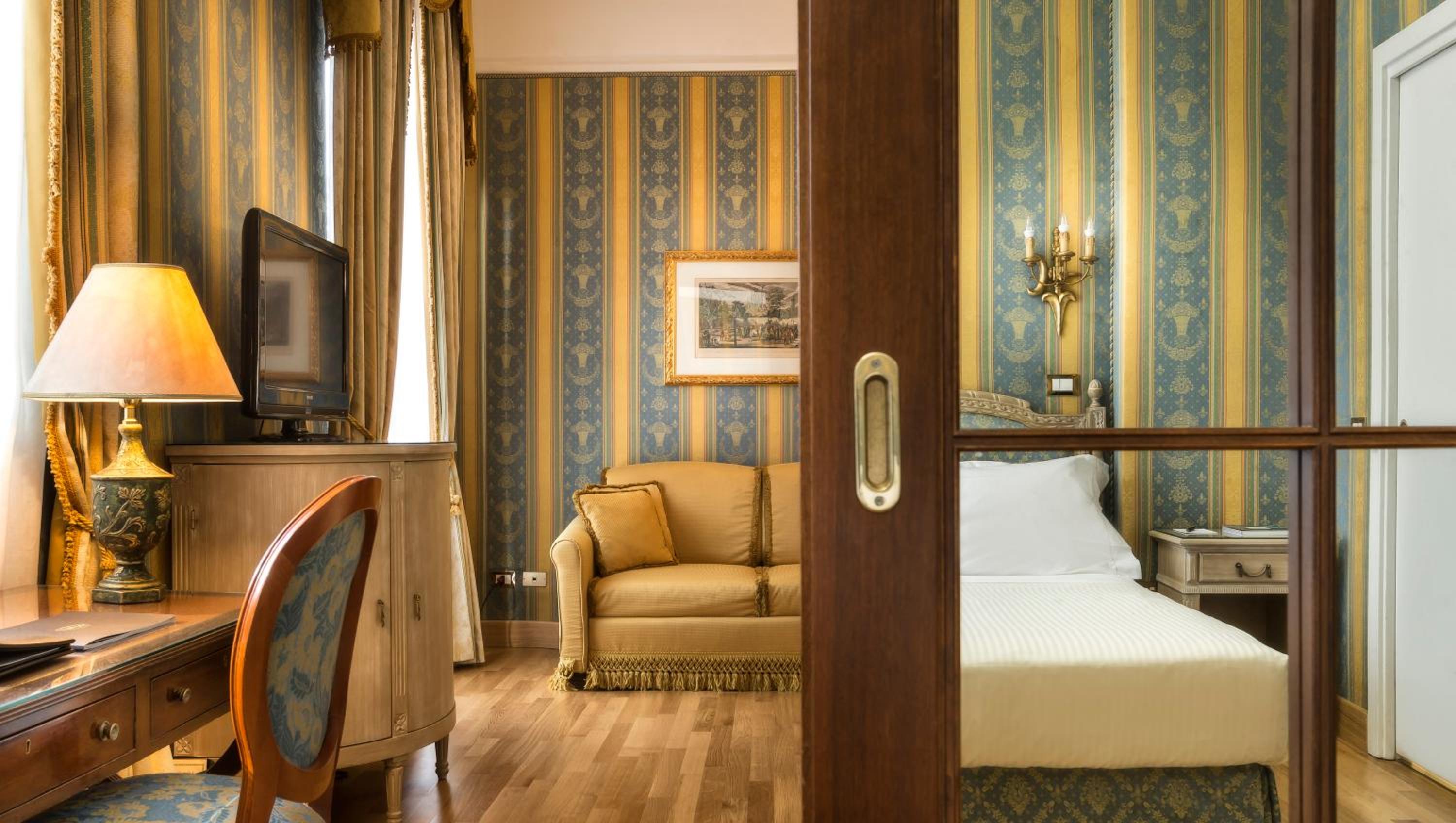 Deluxe Junior Suite thumbnail 6