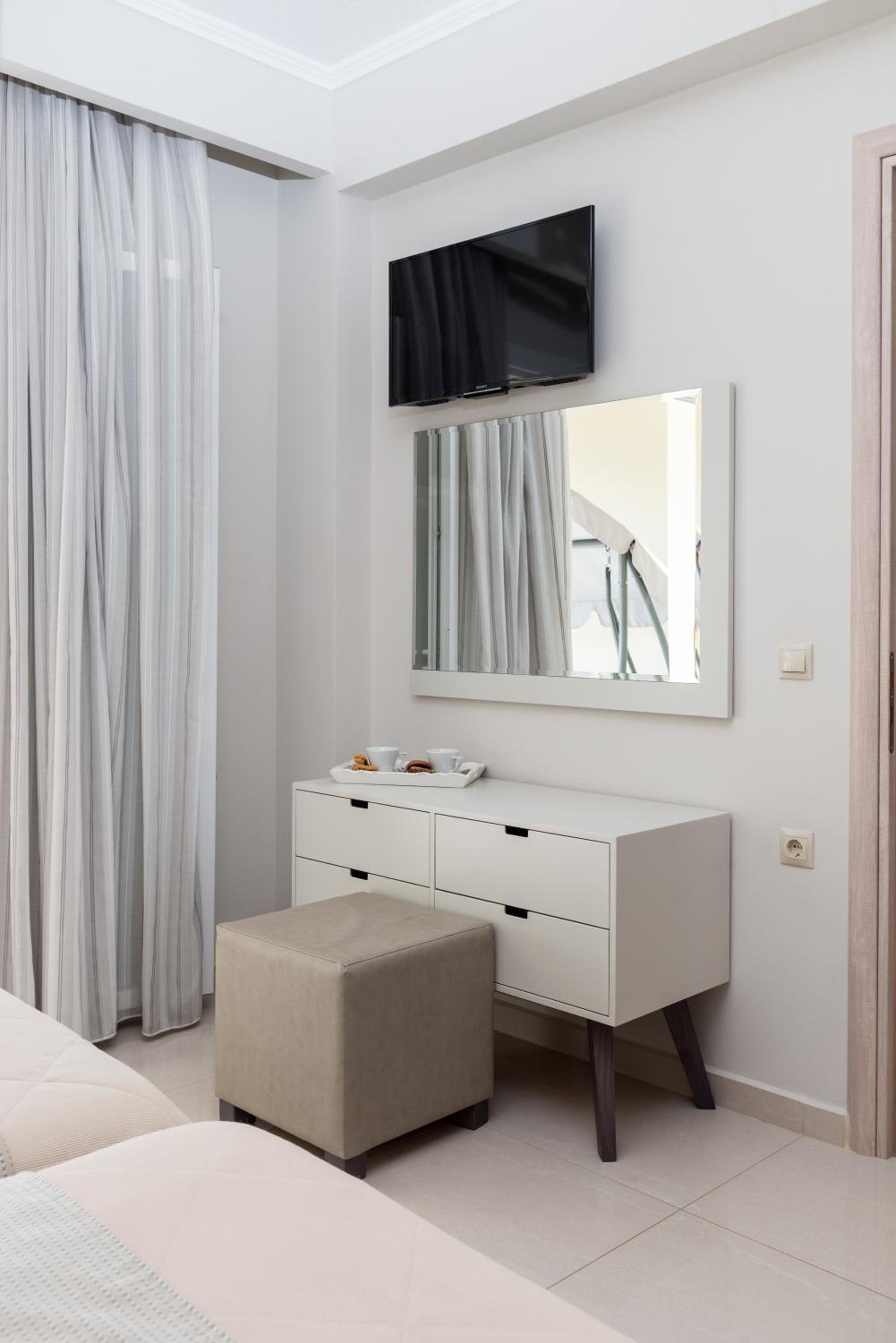 Three-Bedroom Villa - Photo 3