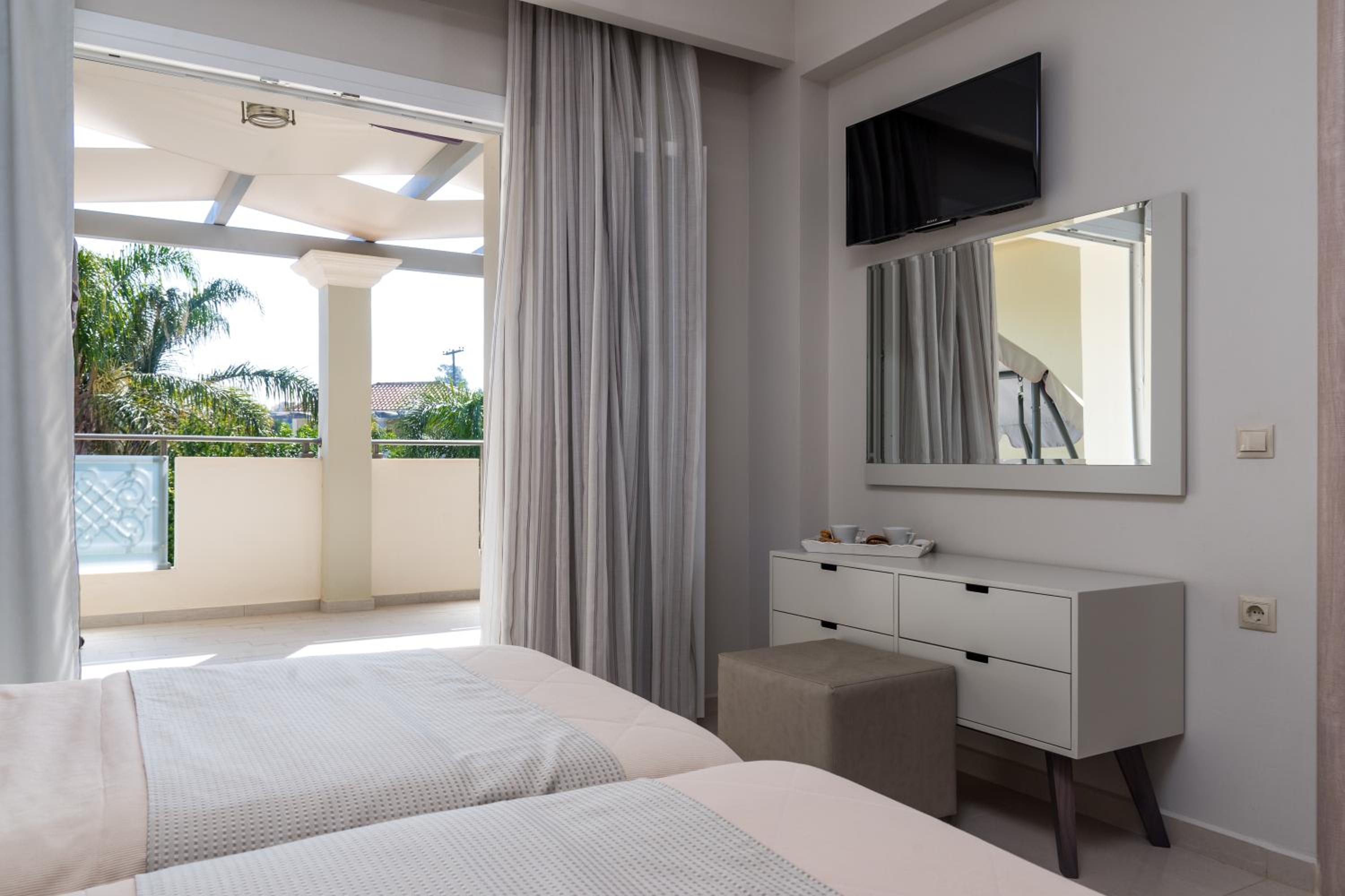 Three-Bedroom Villa - Photo 7