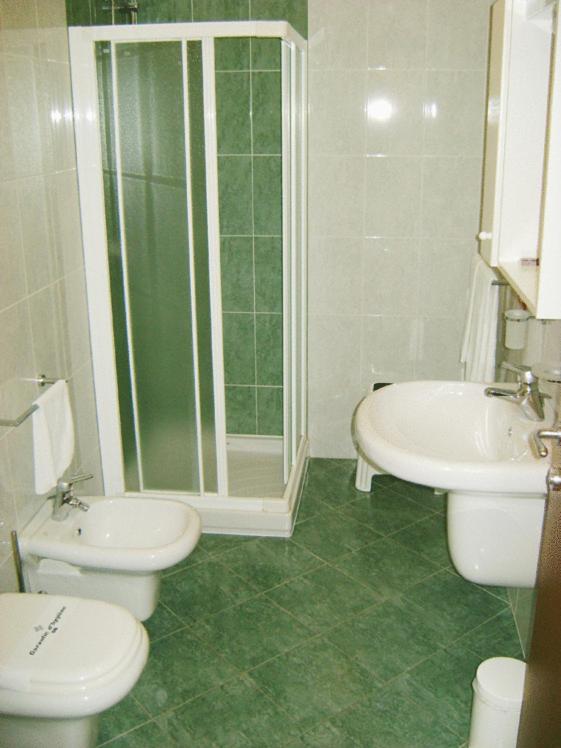 Double or Twin Room - Photo 2