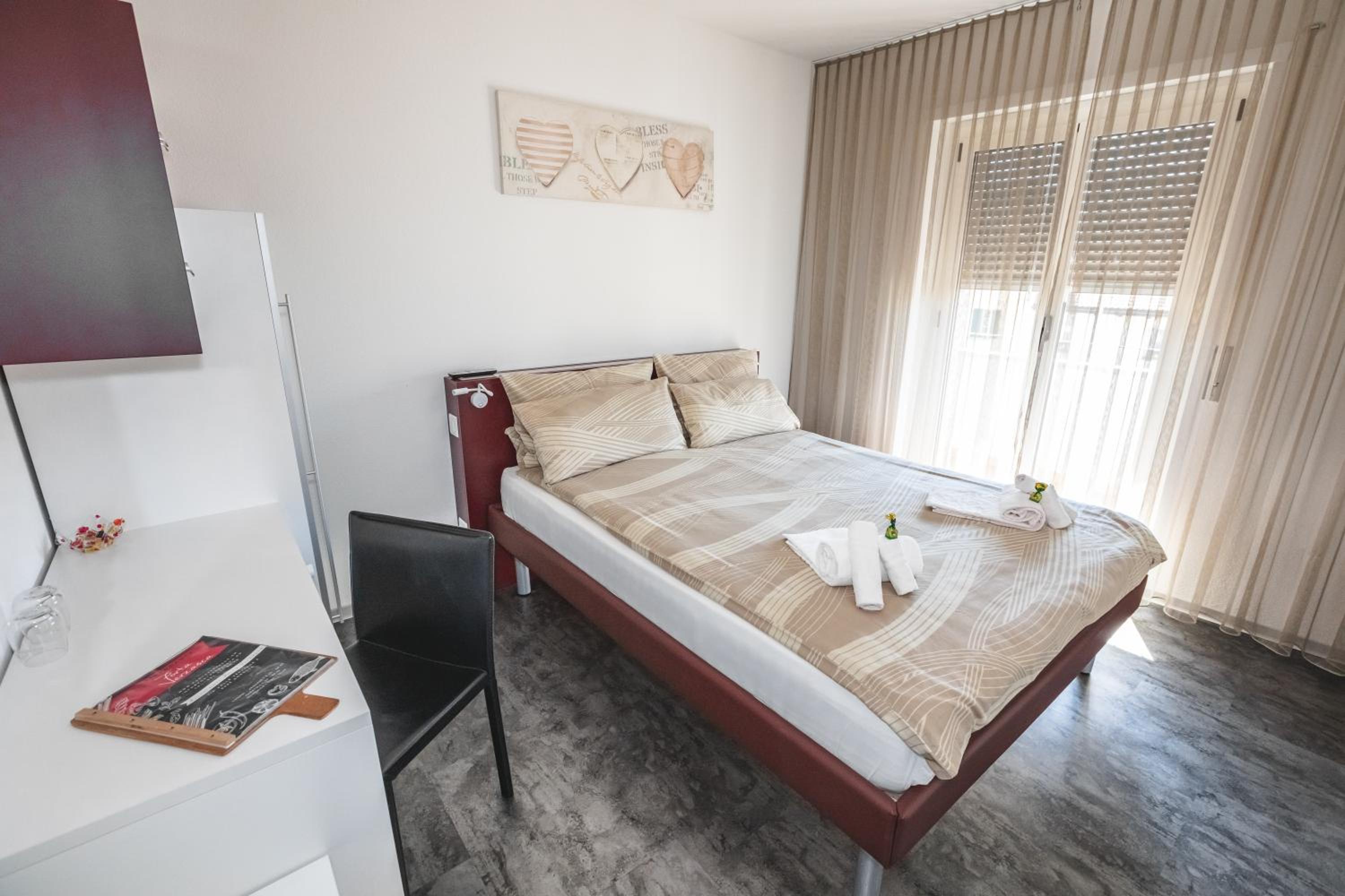 Double Room with Private Bathroom photo 2