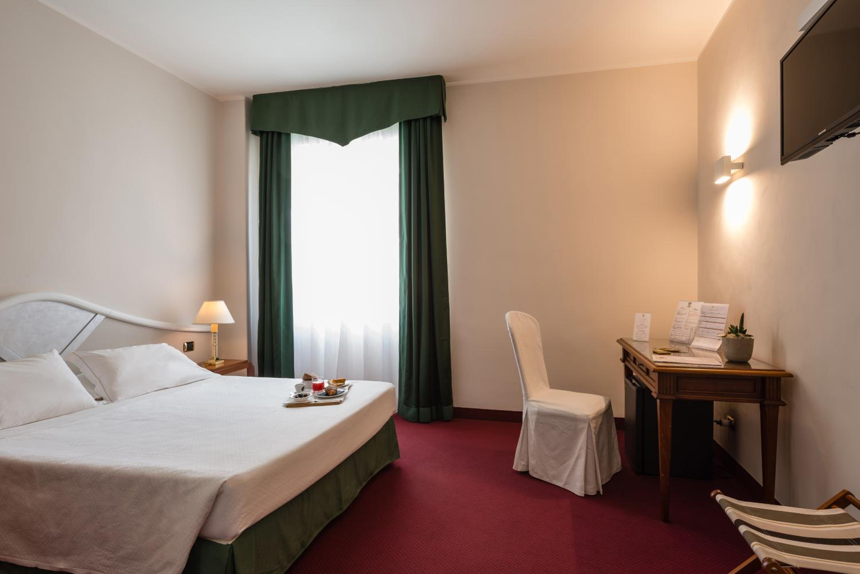 Double Room - Photo 10