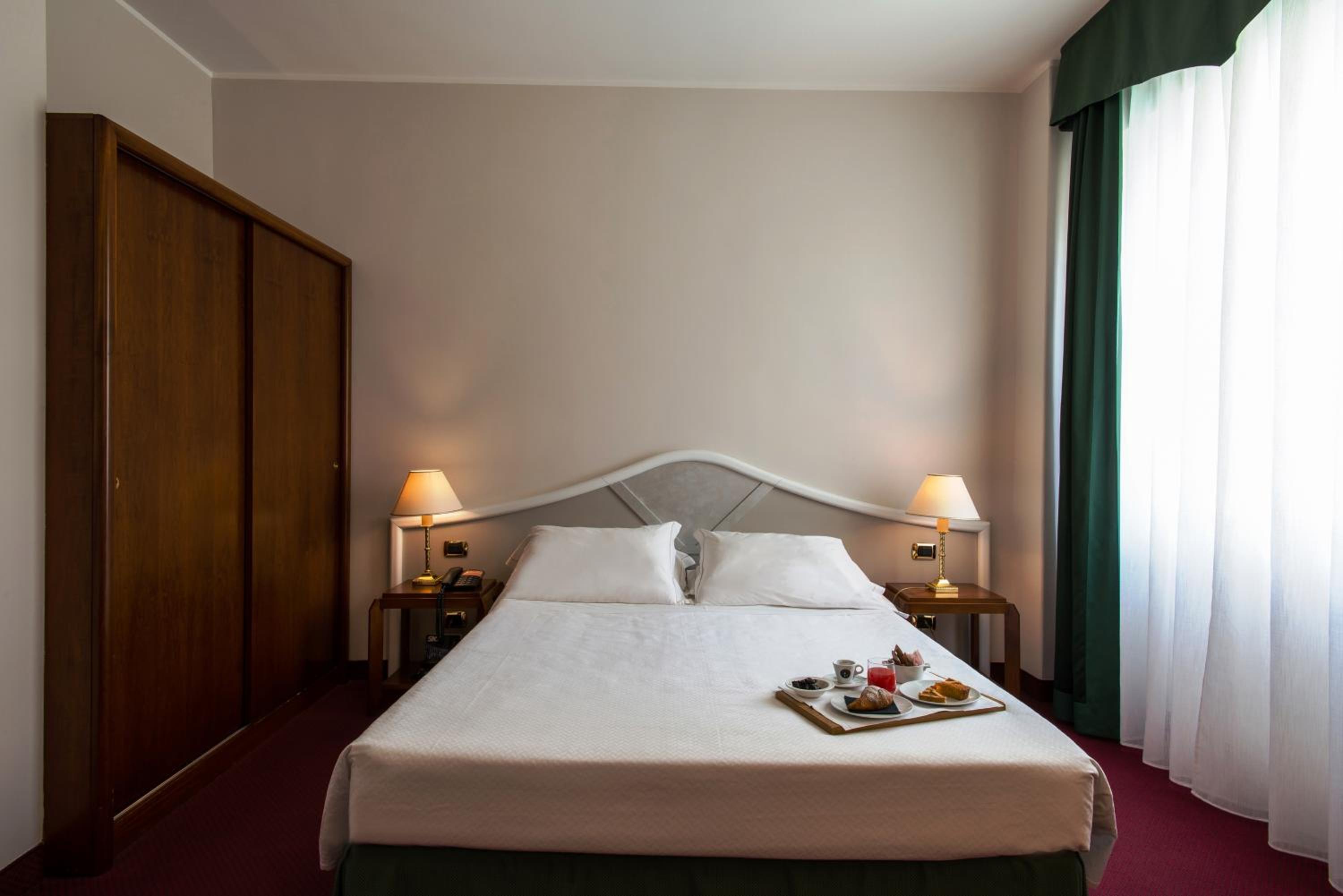 Double Room - Photo 8