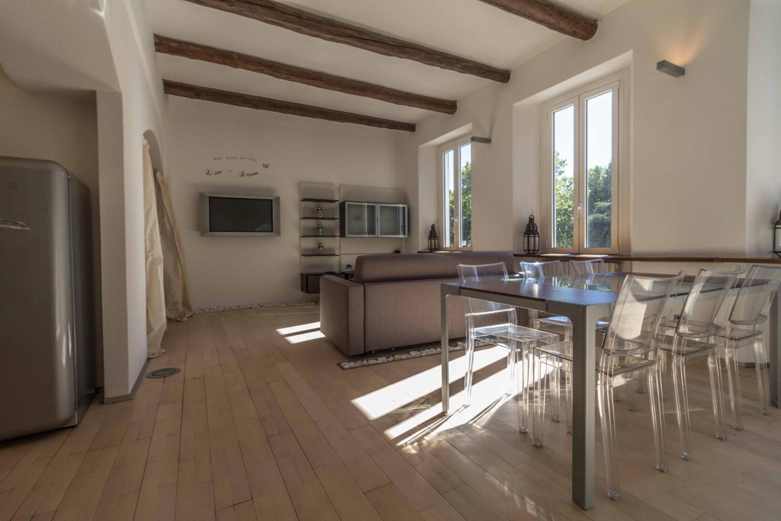 Apartment with Lake View