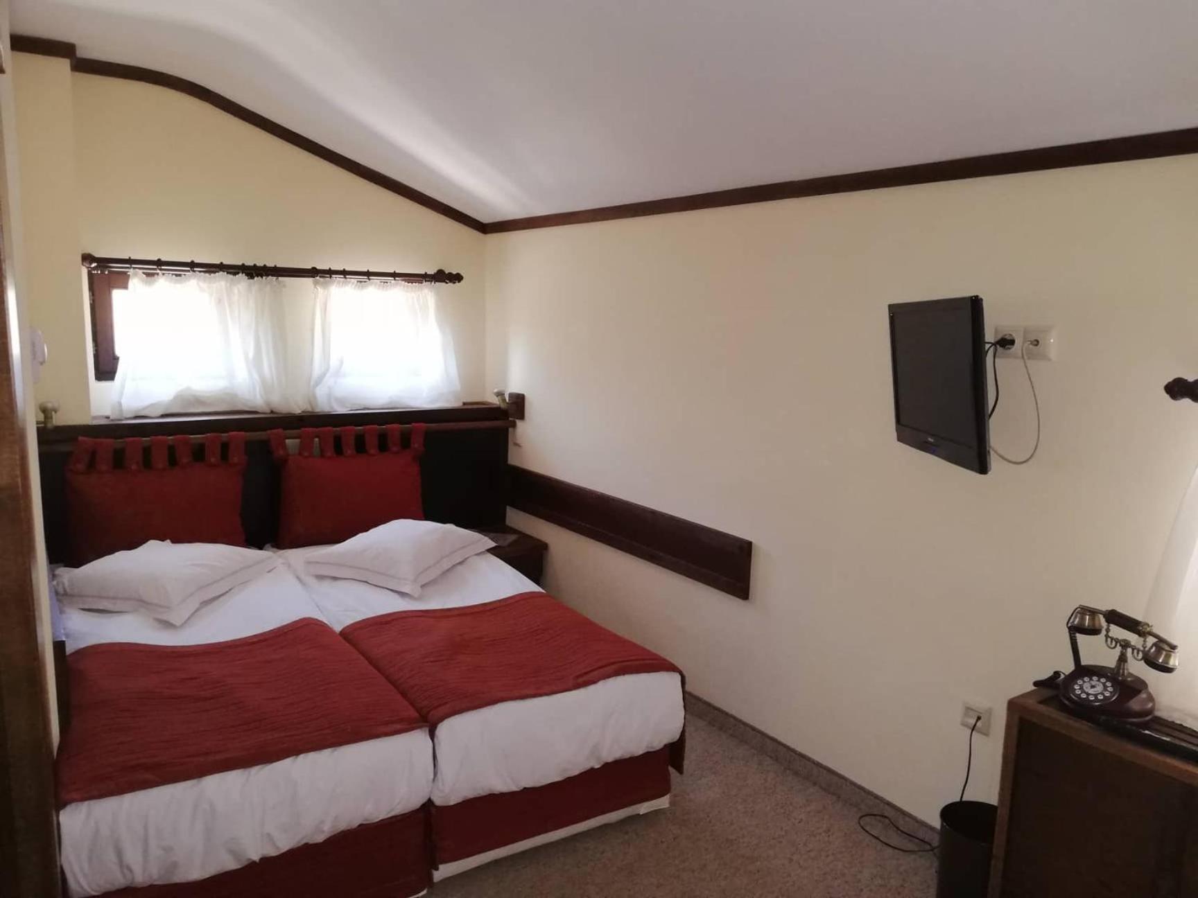 Small Double or Twin Room photo 1