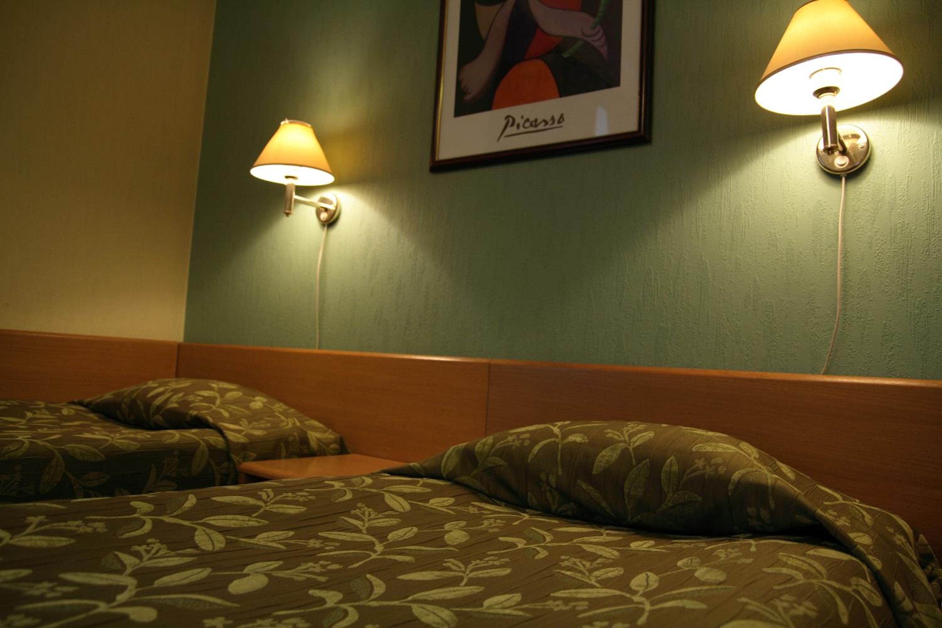 Twin Room - Photo 1