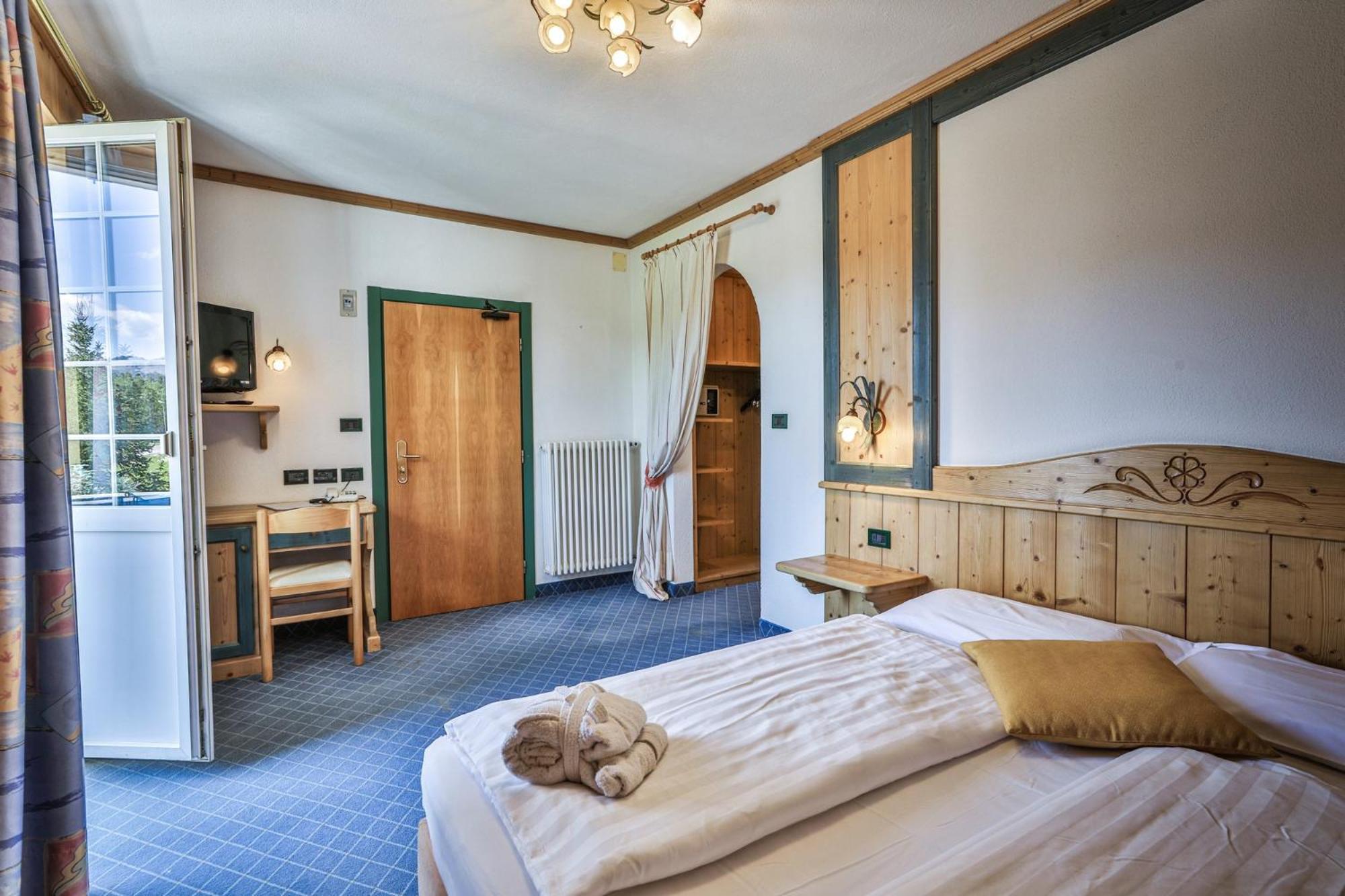Standard Double Room photo 2