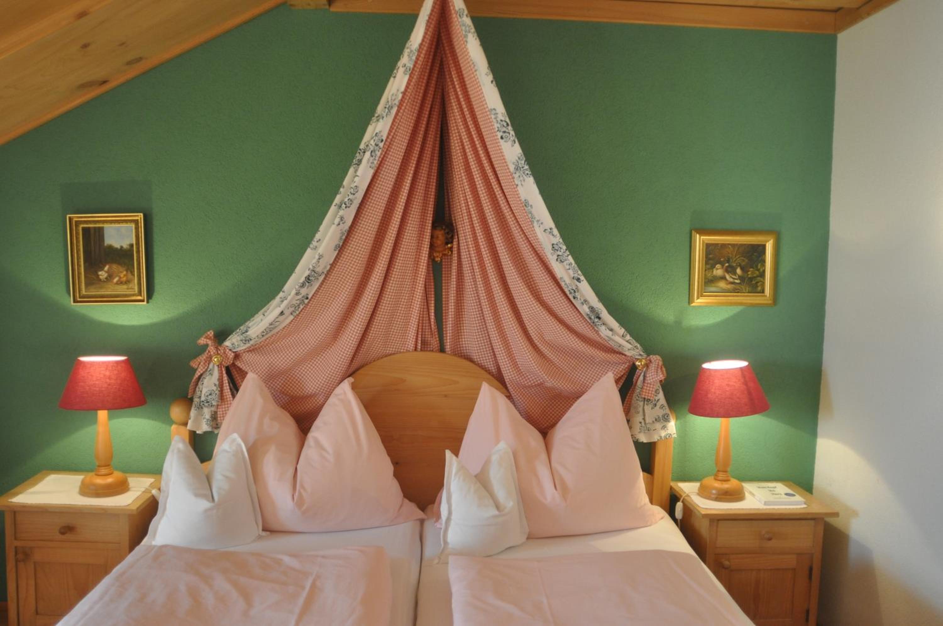 Large Suite - Photo 1