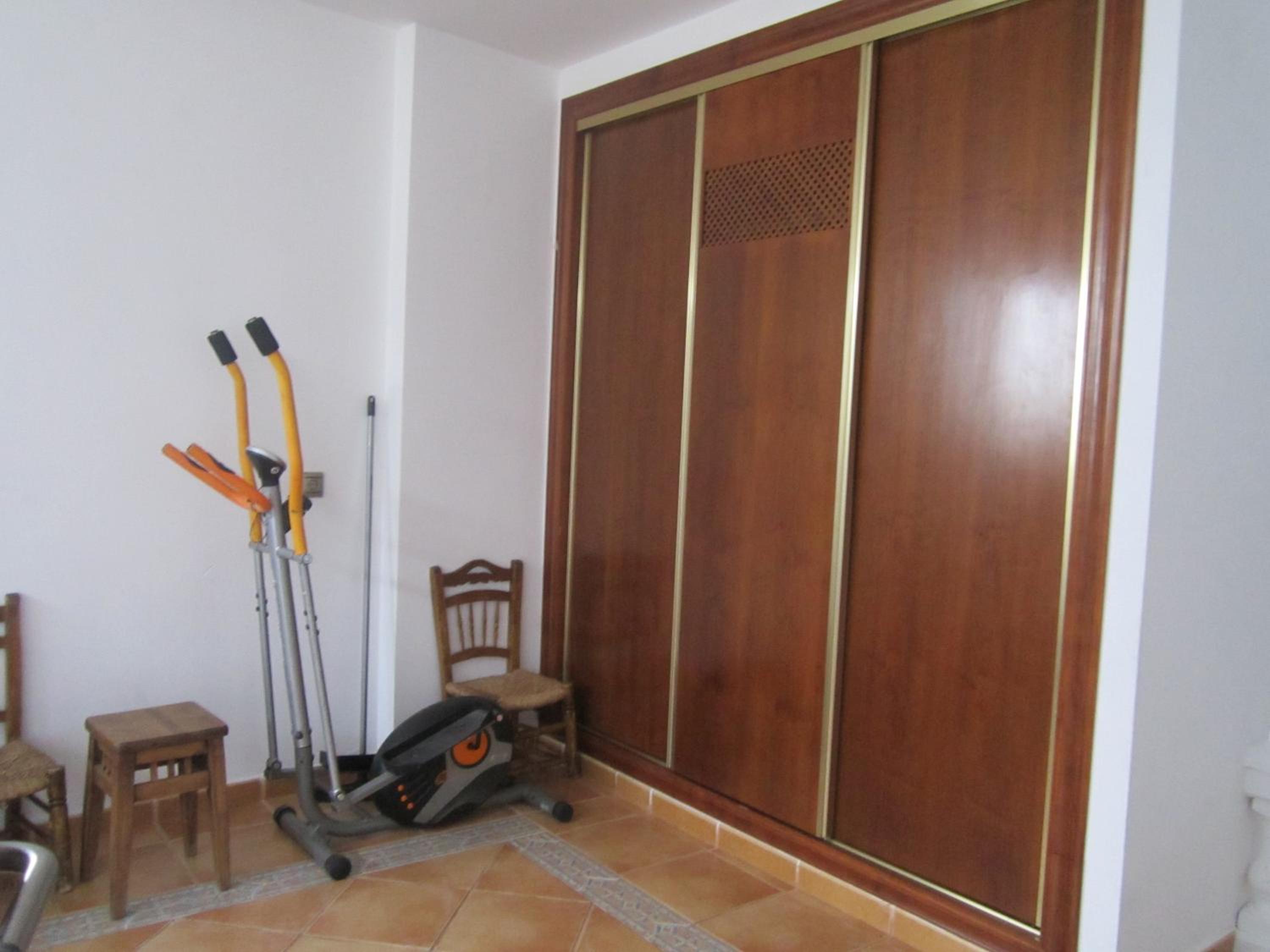 Four-Bedroom House photo 2