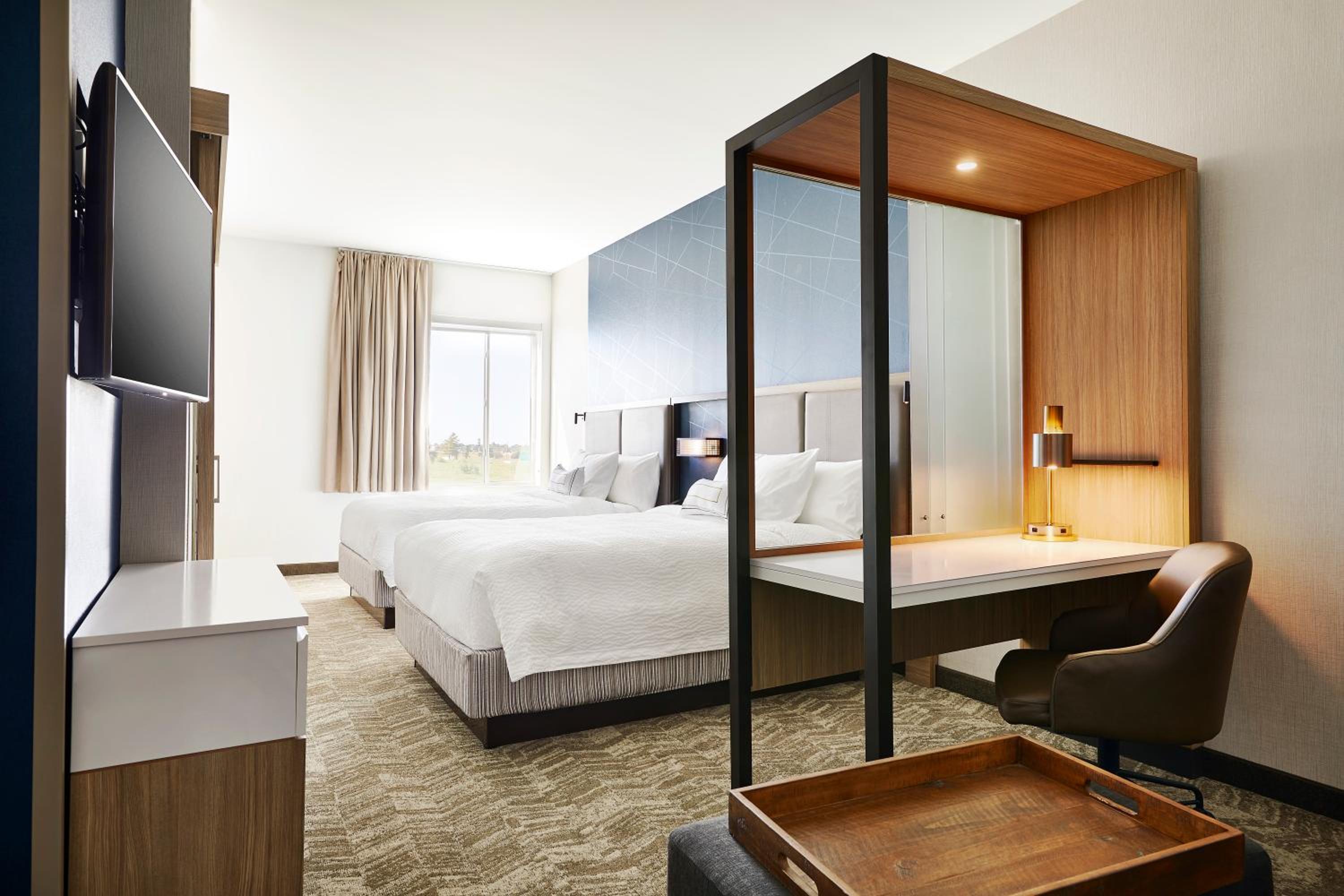 Suite, 2 Queen, Sofa bed, City view - Photo 5