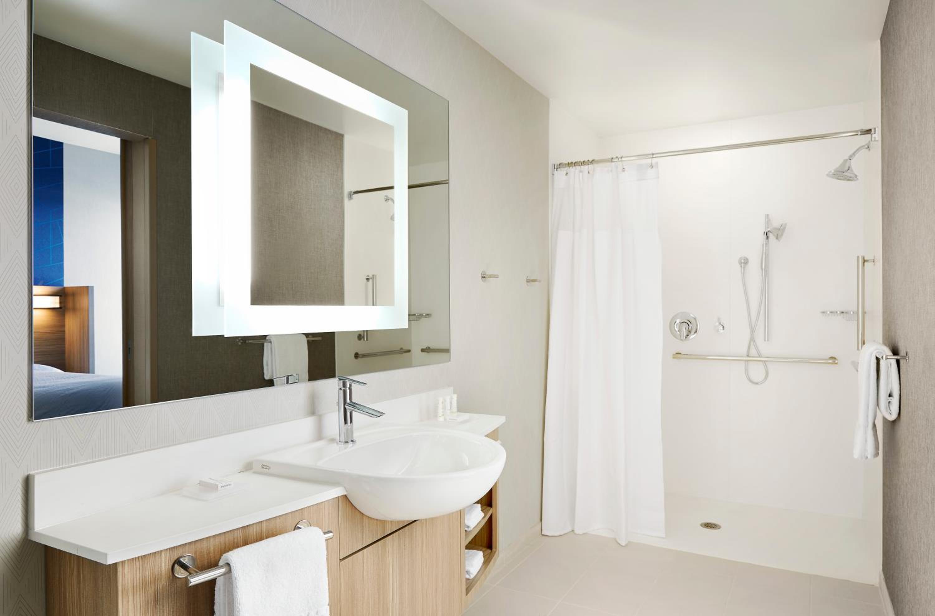 Suite, 1 King, Sofa bed, City view - Photo 2