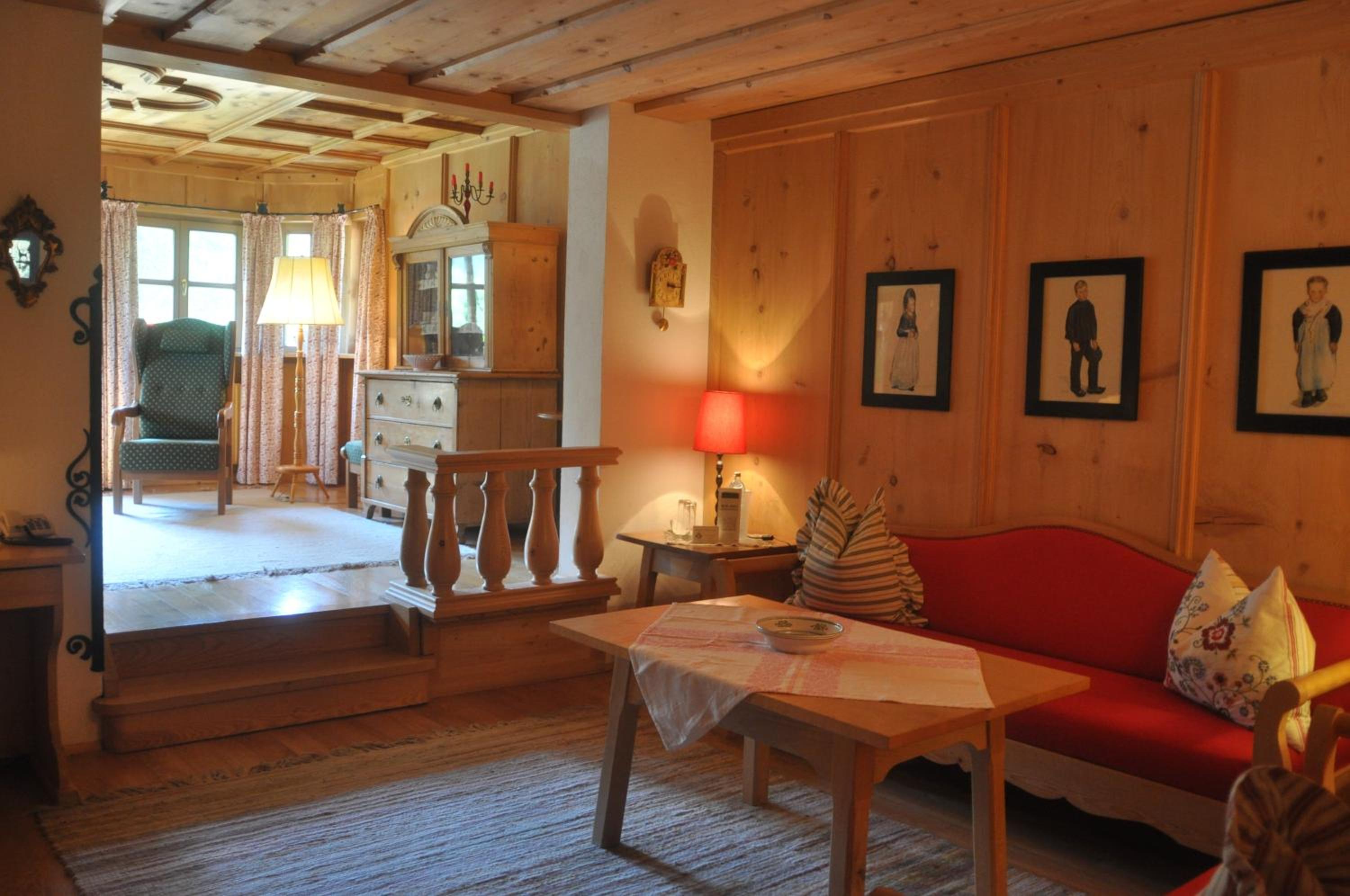 Large Suite - Photo 3