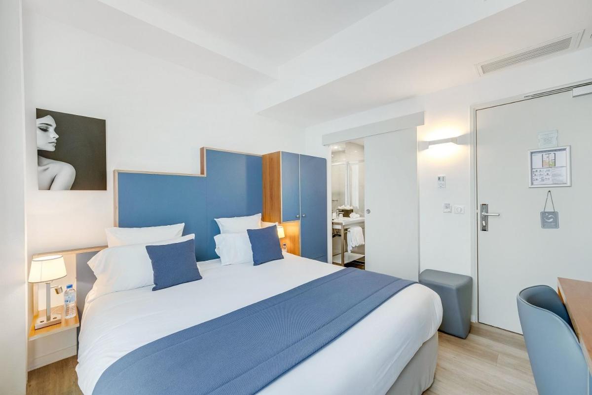 Superior Double or Twin Room photo 3