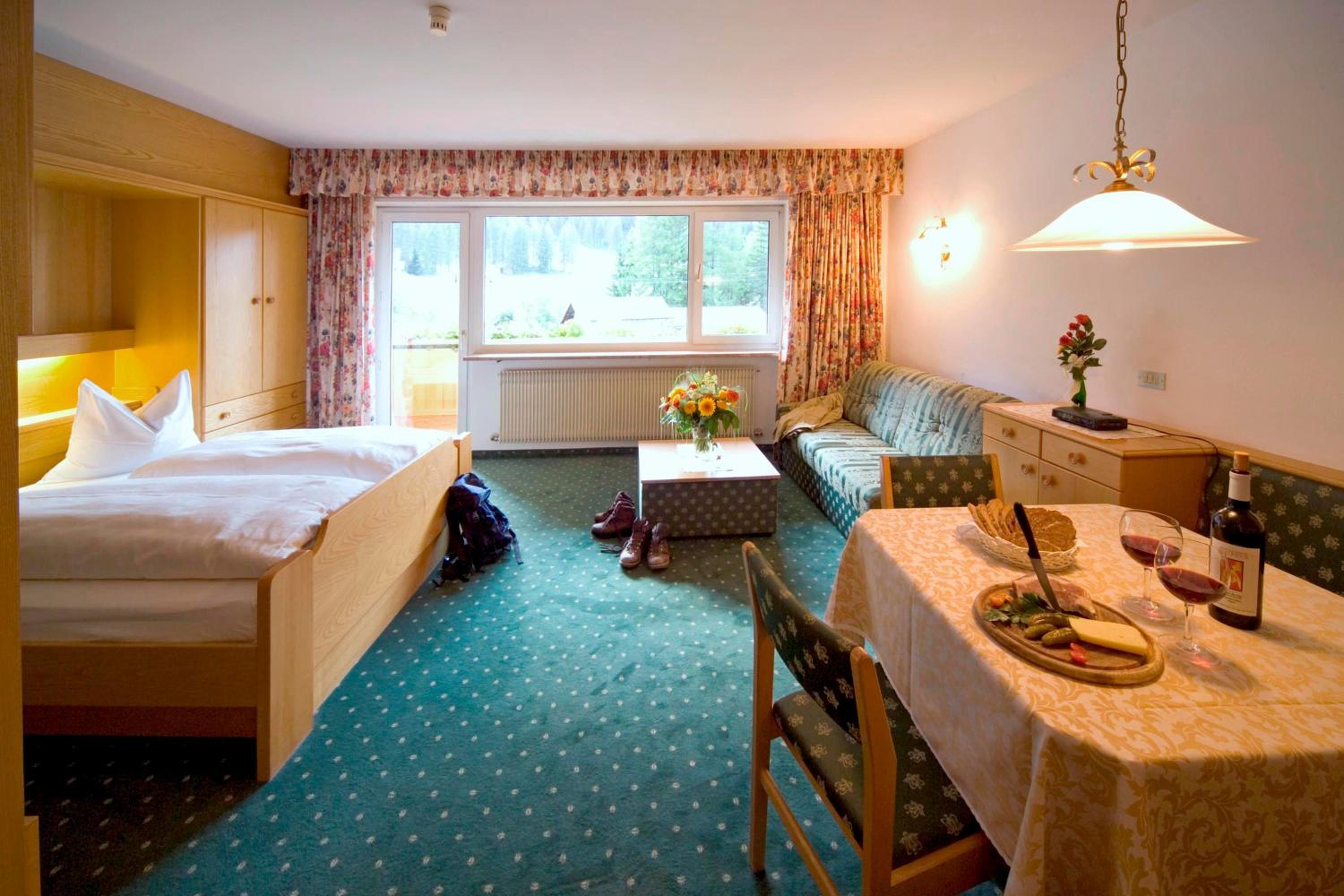  Double Room with Balcony - Photo 1