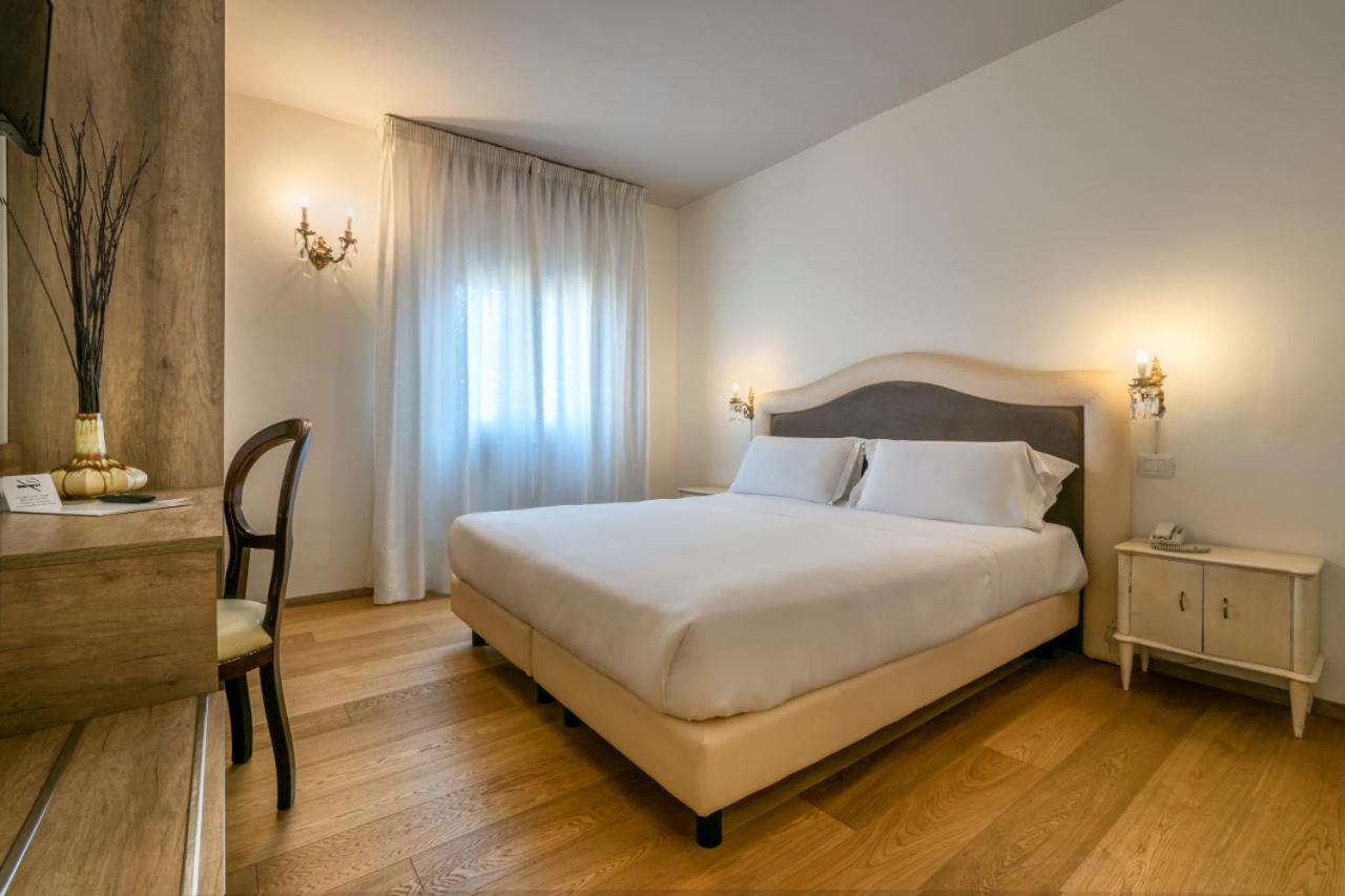 Superior Double or Twin Room - Photo 8