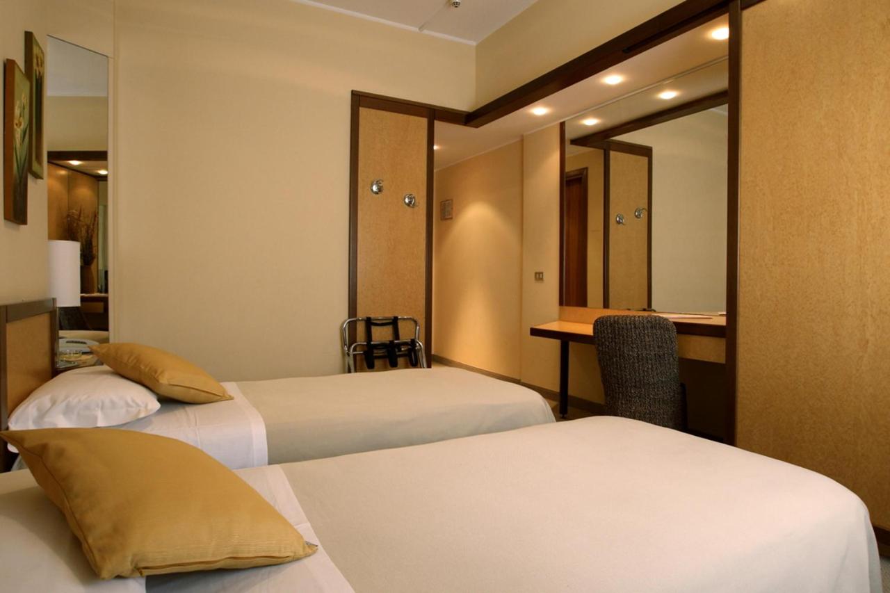 Classic Double or Twin Room - Photo 8