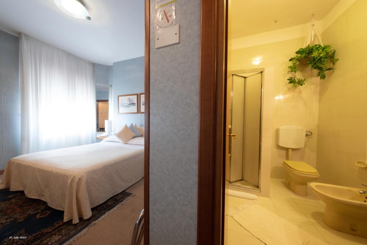 Classic Double or Twin Room - Photo 9