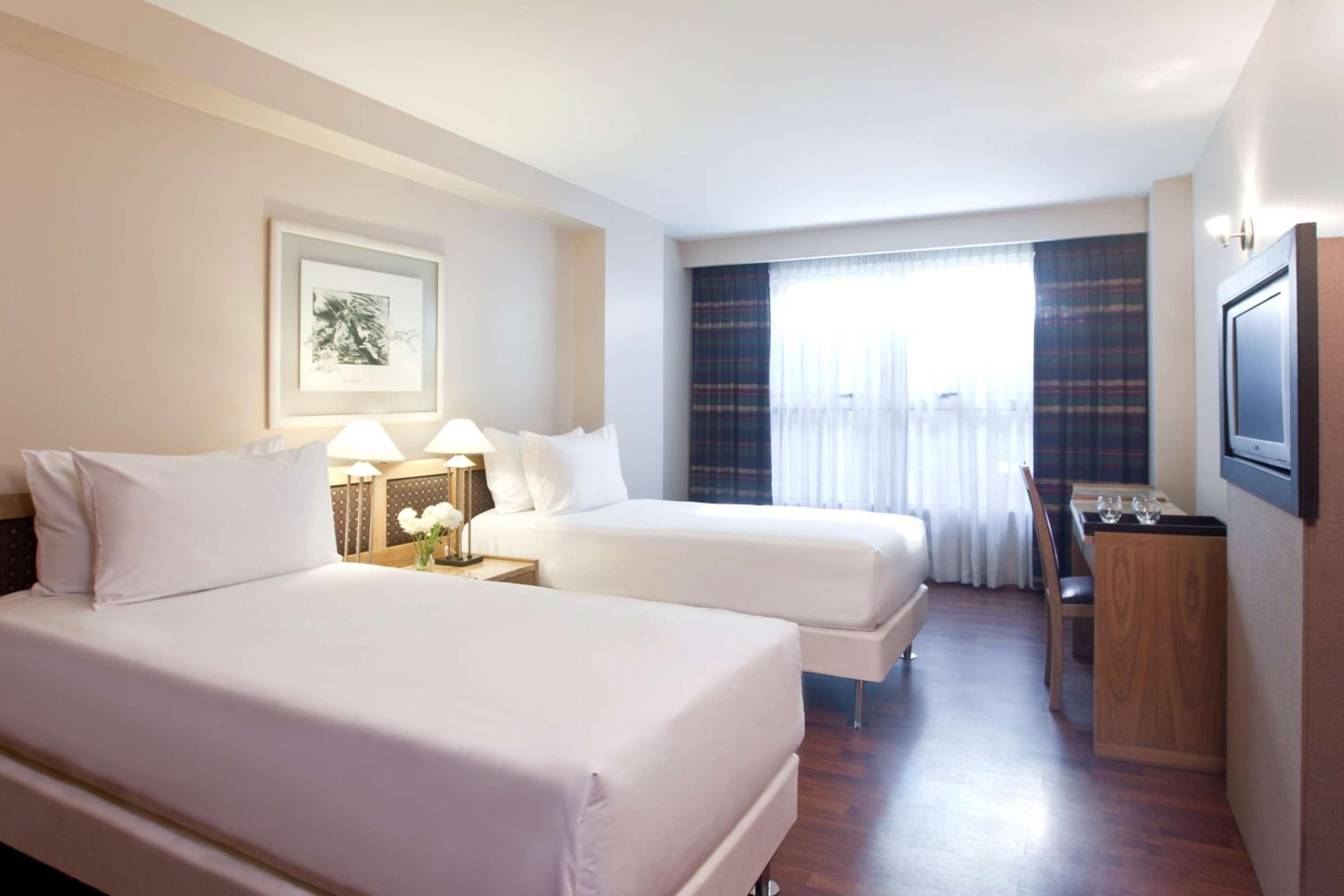 Standard Double or Twin Room thumbnail 5