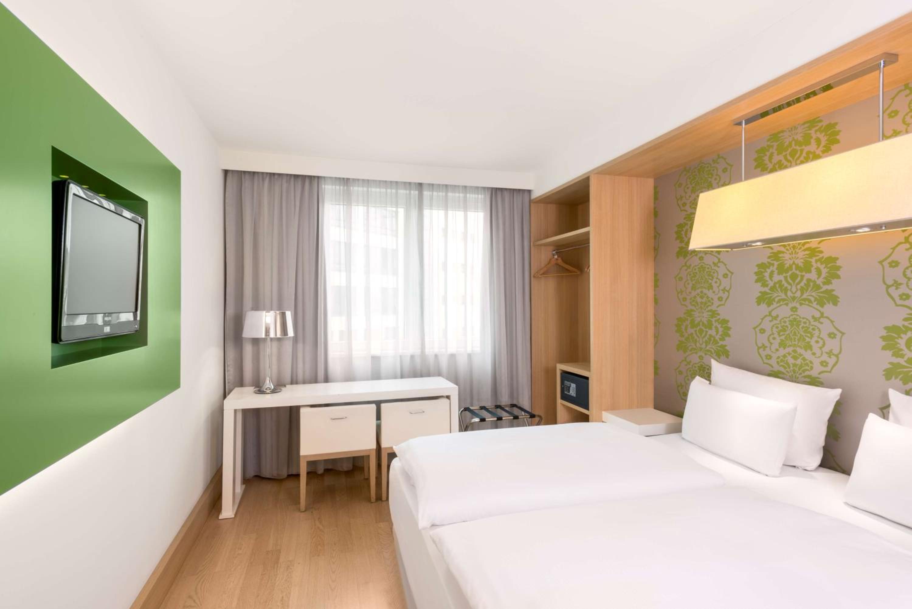 Standard Double or Twin Room thumbnail 5