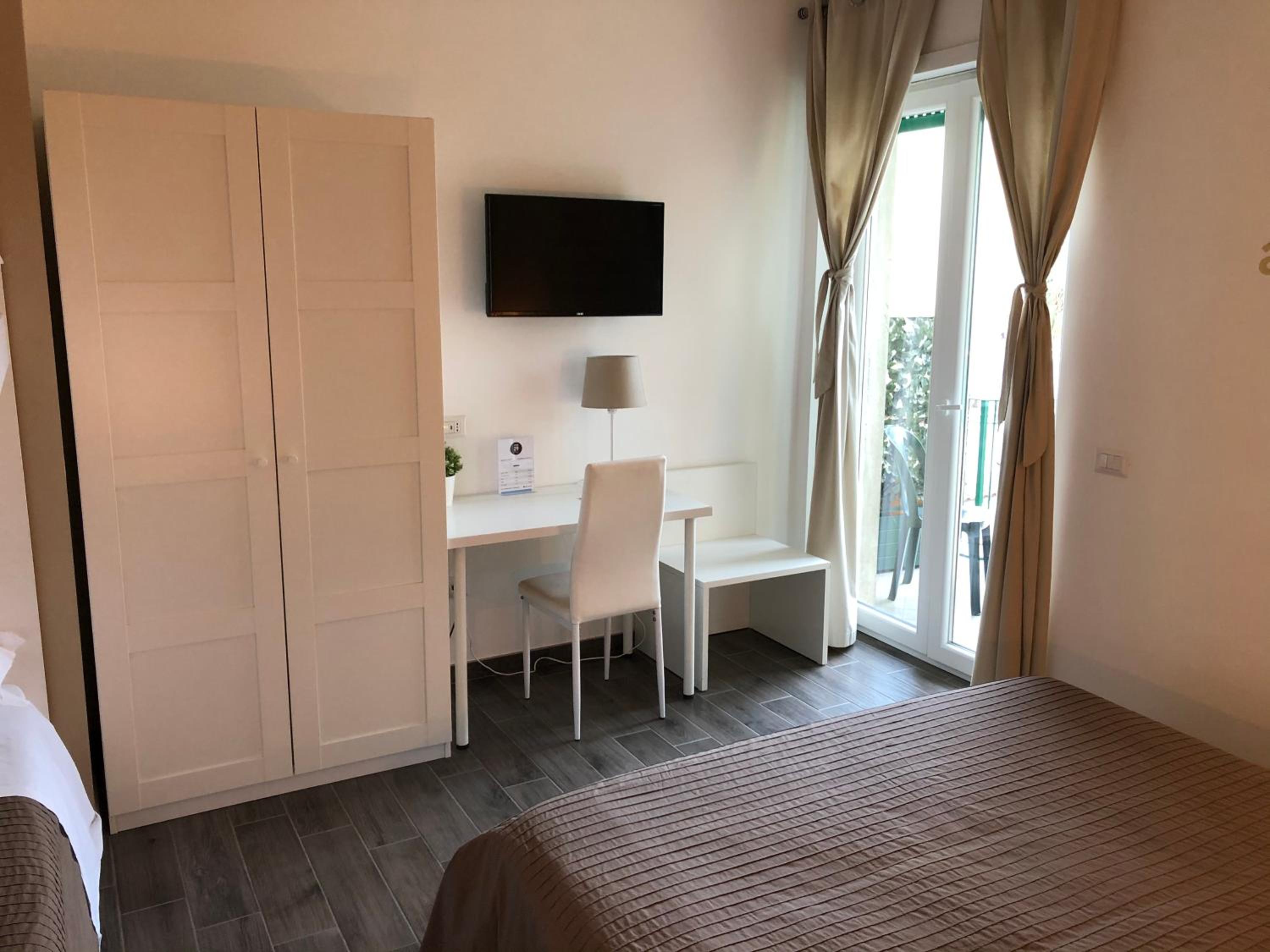 Deluxe Quadruple Room - Photo 4