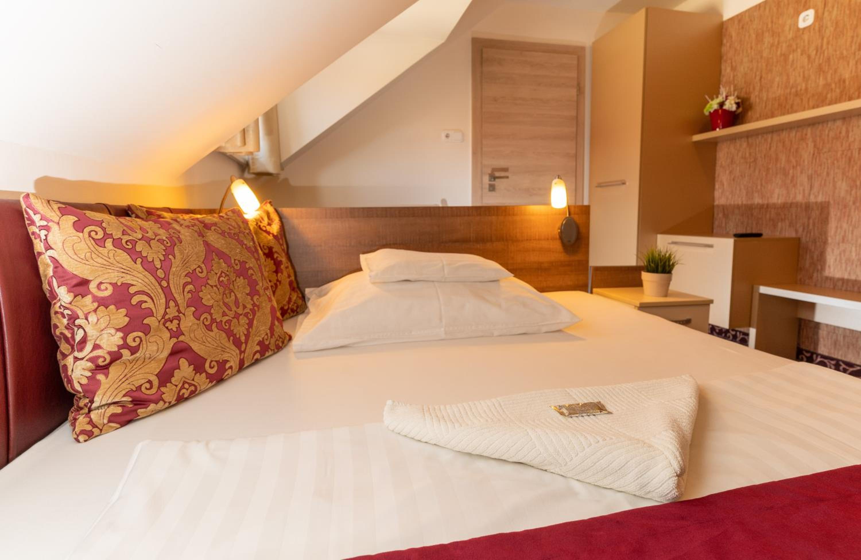 Double Room - Photo 31